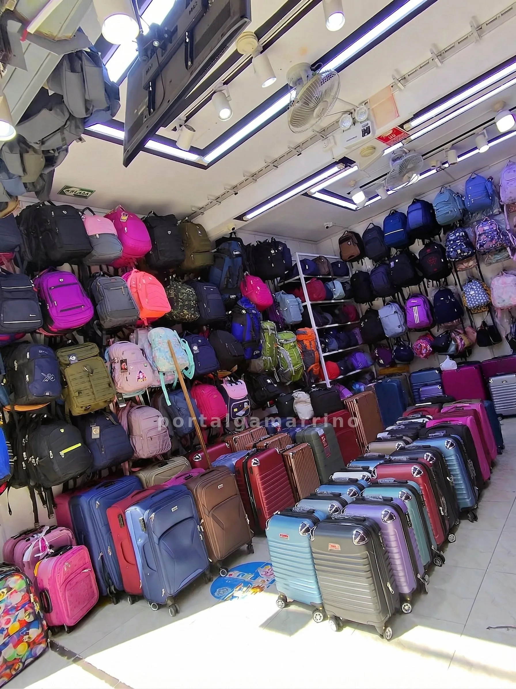 Tienda de mochilas, maletas y loncheras · Accesorios · Mochilas y Maletas — foto 2