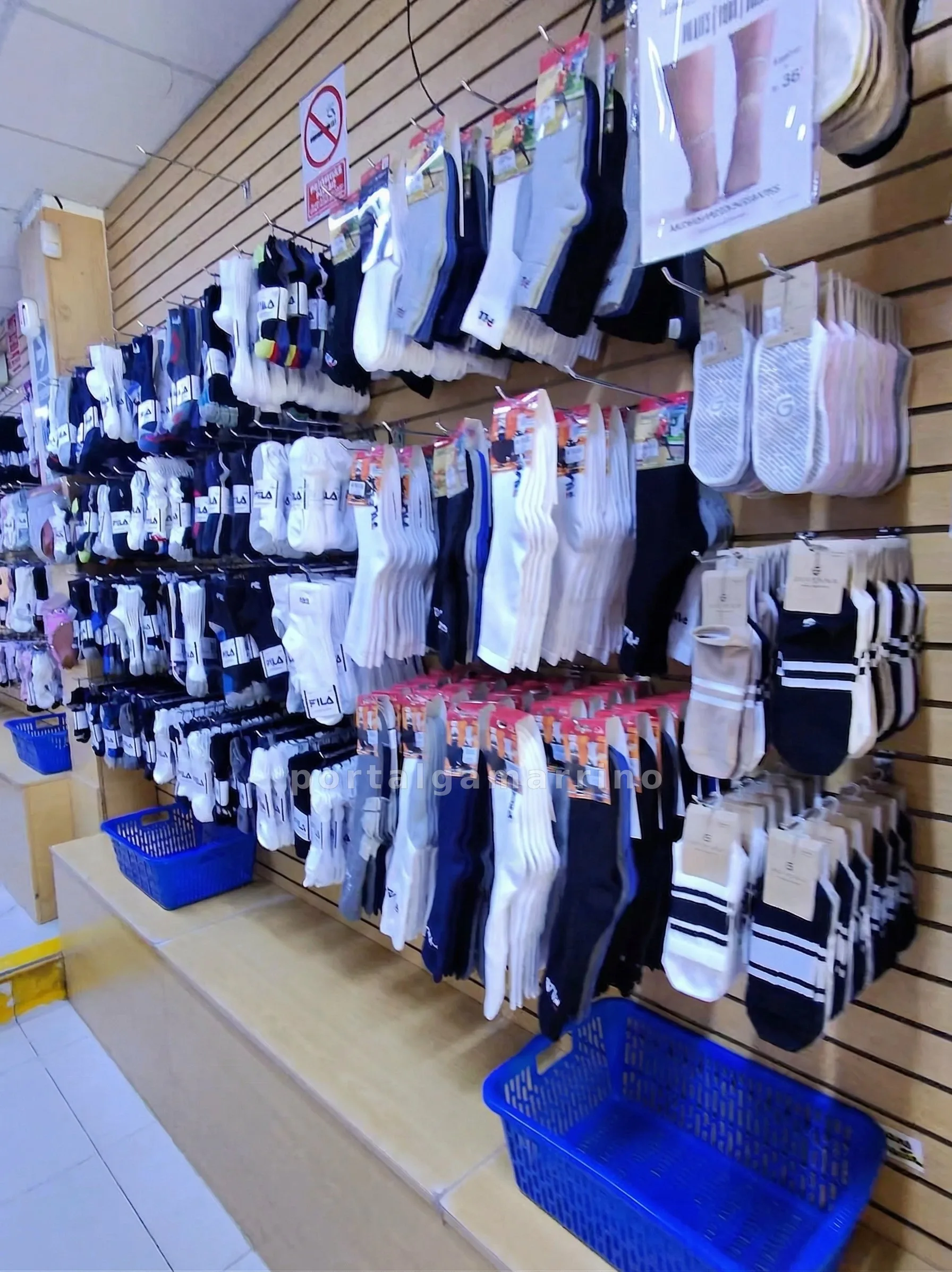 Tienda de Medias y Calcetines para Dama, Hombre y Niños · Ropa y Moda · Ropa Interior — foto 1