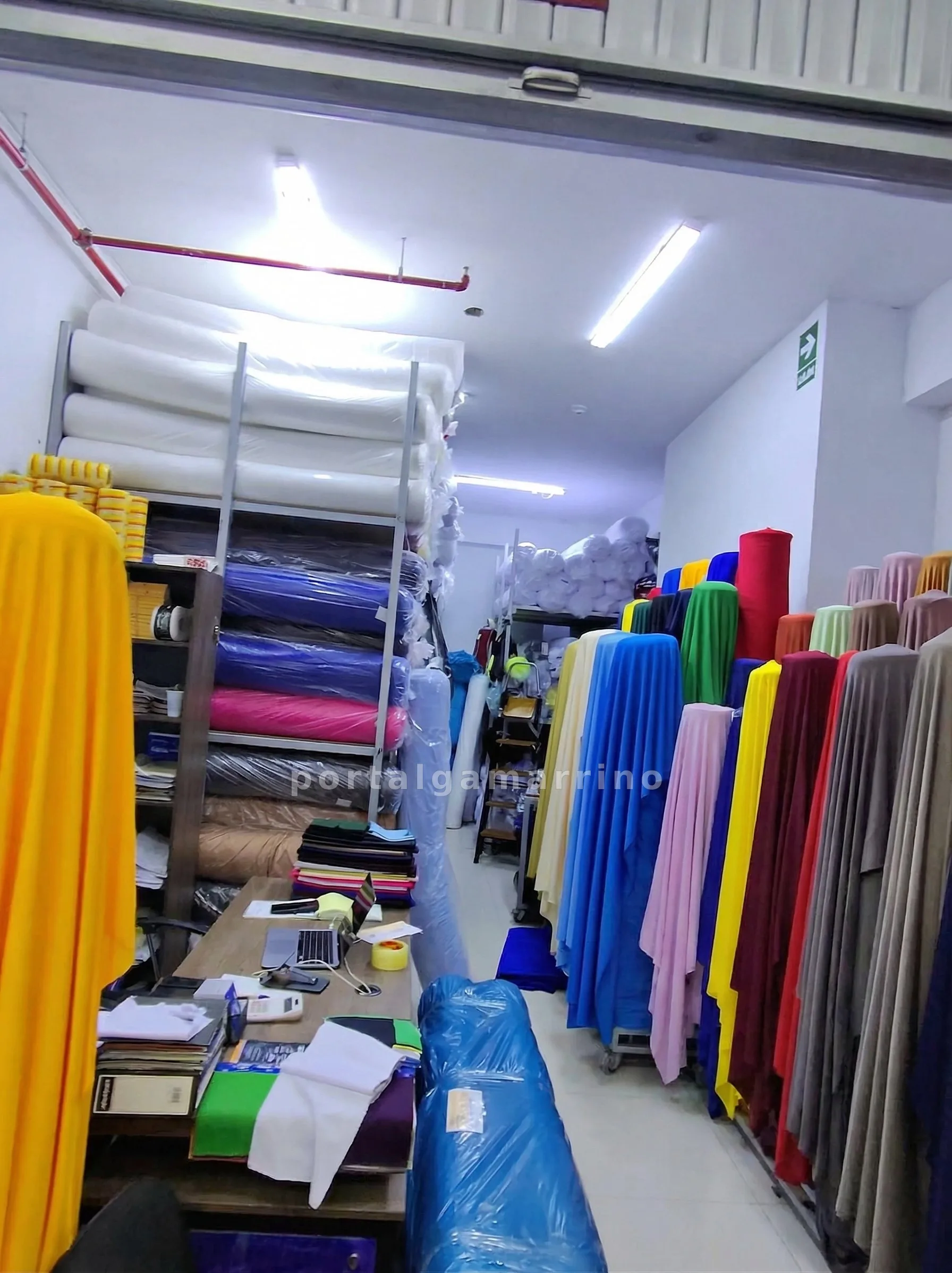 Tienda de telas y textiles al por mayor · Telas · Tejido de Punto — foto 3