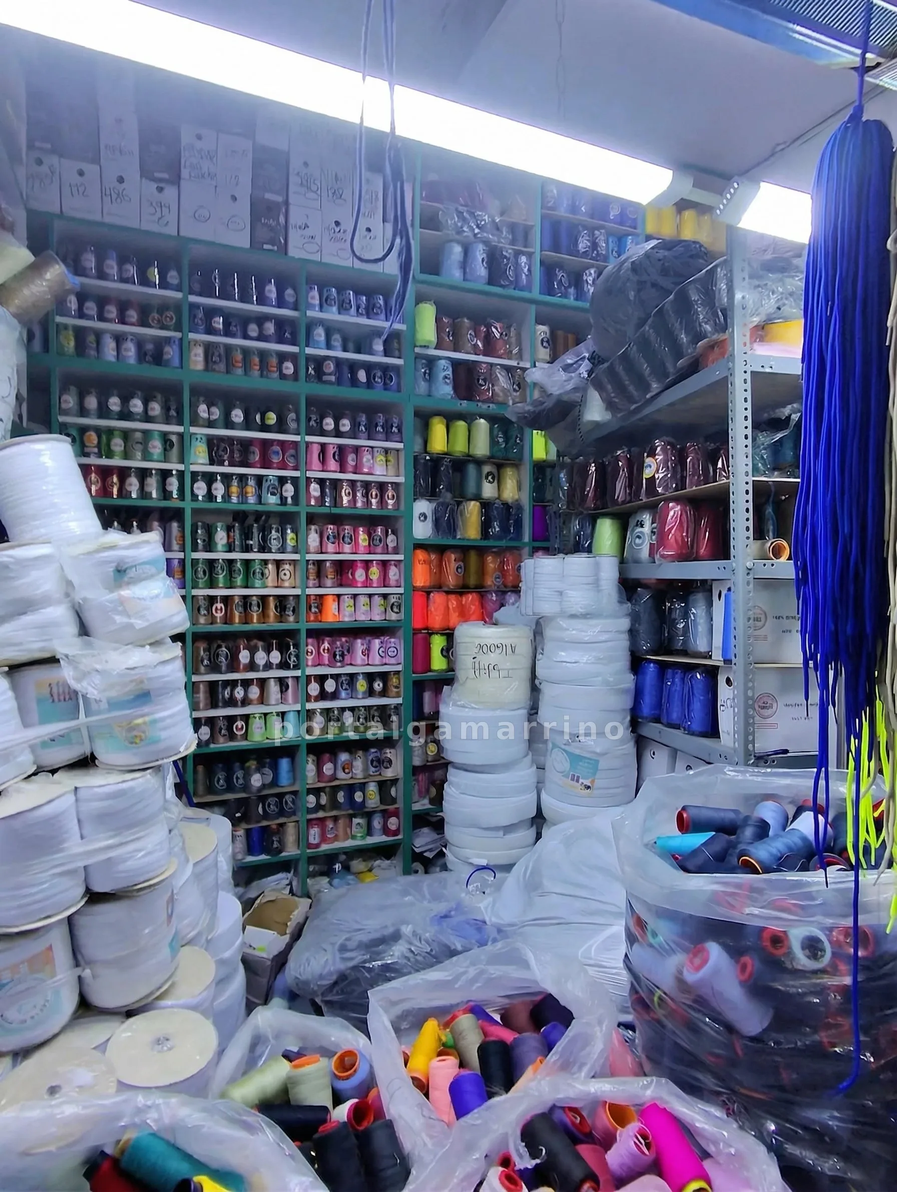 Tienda de AvĂos Textiles con Hilos, Cordones y Cintas · Insumos para confecciĂłn · Hilos/Cintas — foto 2