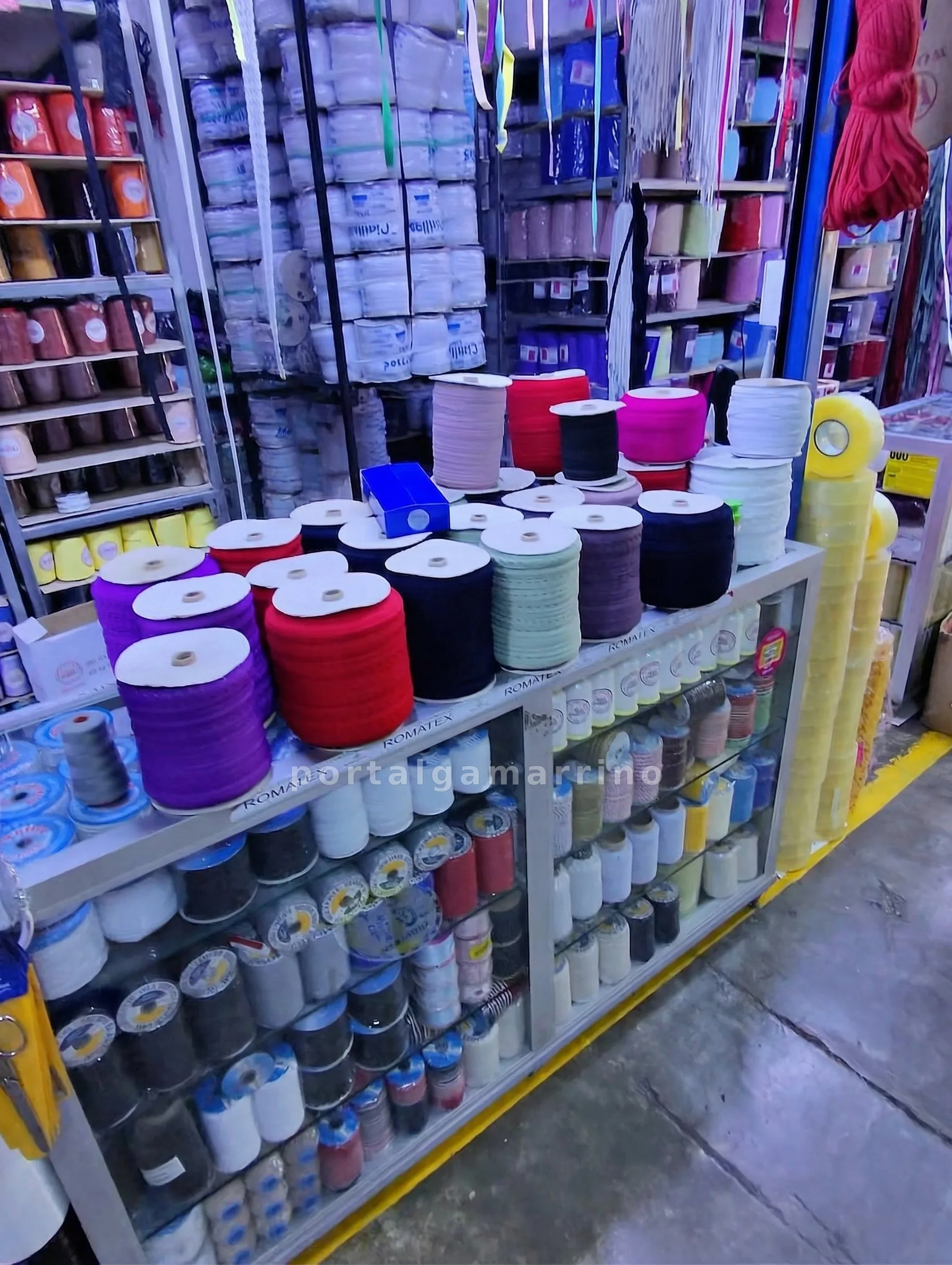 Tienda de Avíos Textiles y Elastizados · Insumos para confección · Hilos/Cintas — foto 3