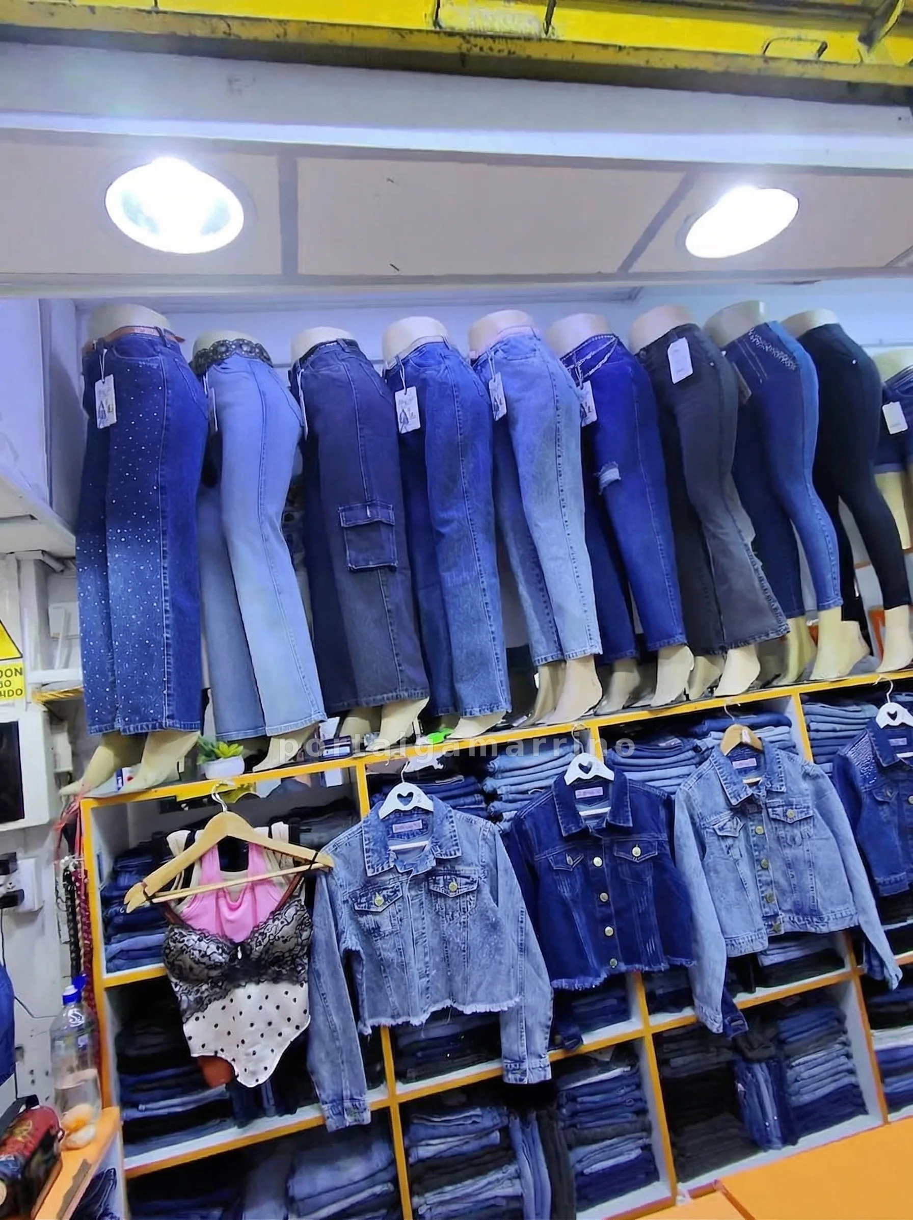 Tienda de Moda Denim para Mujer — Galería Aviación