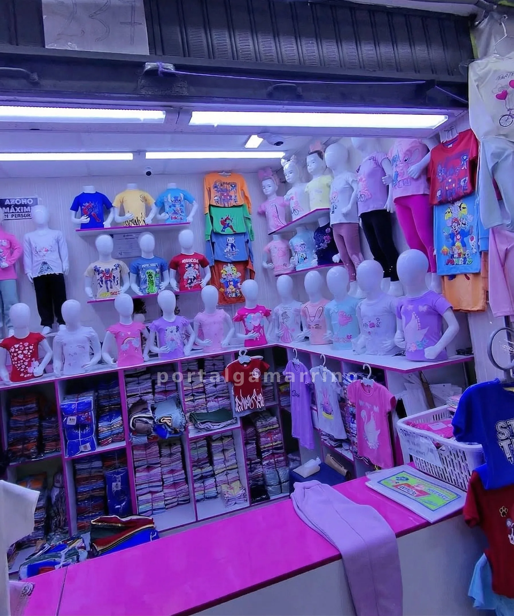 Tienda de ropa infantil con polos y pijamas · Ropa y Moda · Ropa para Niños y Niñas — foto 2