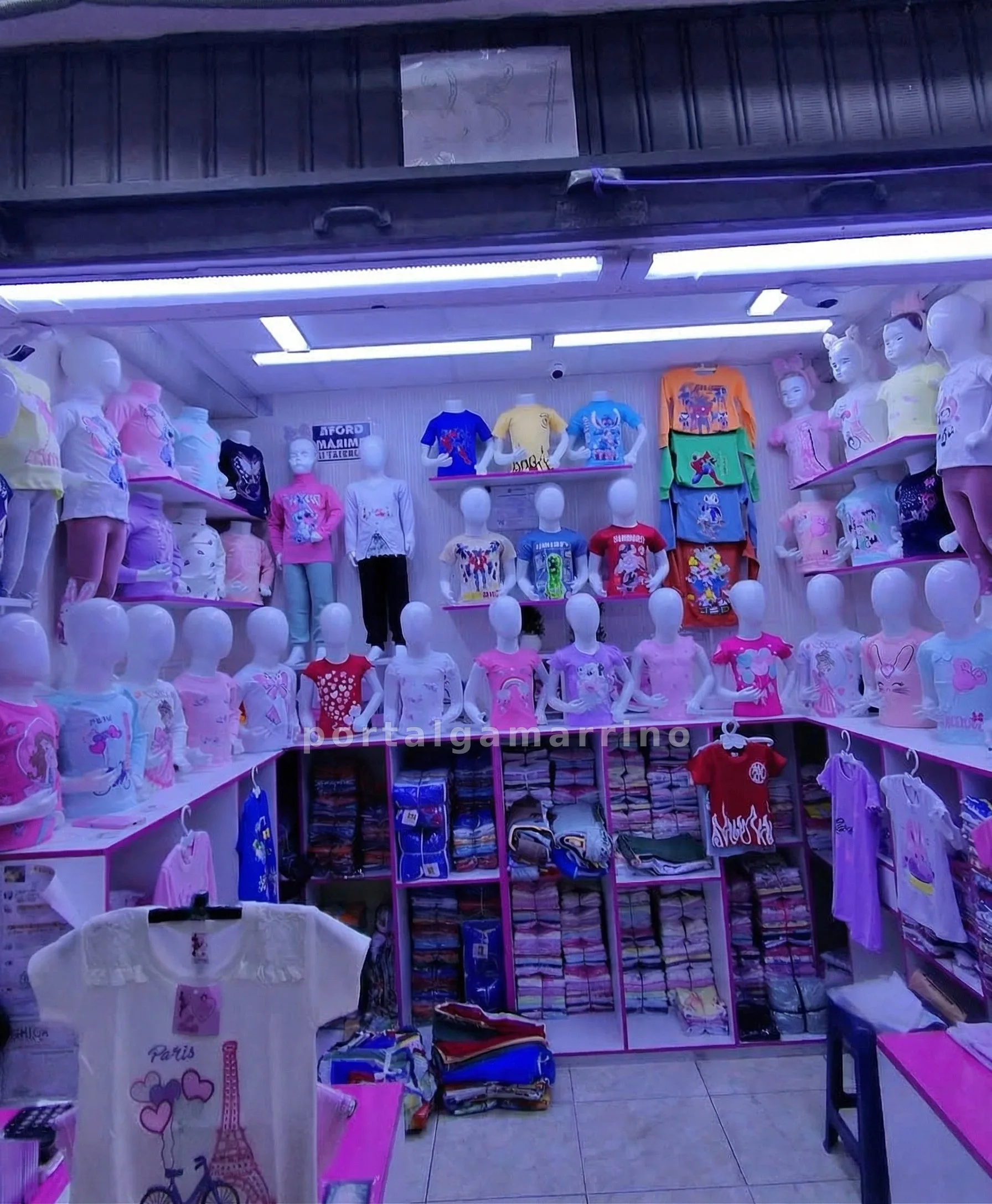 Tienda de ropa infantil con polos y pijamas · Ropa y Moda · Ropa para Niños y Niñas — foto 1