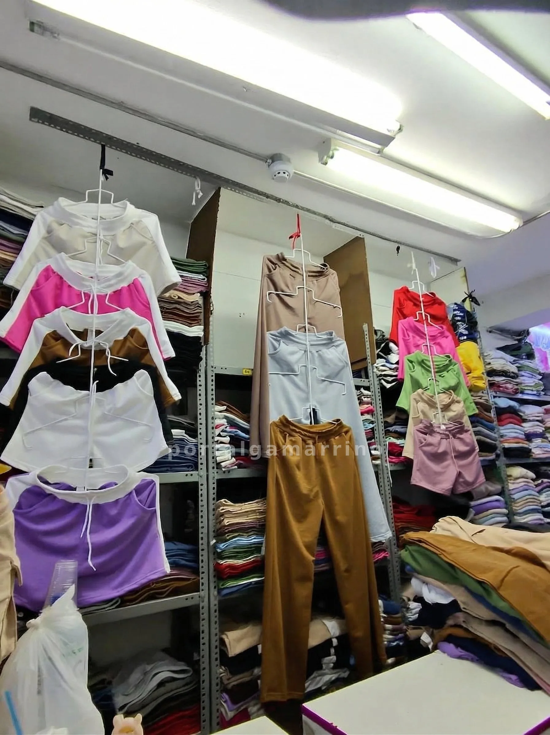 Tienda de conjuntos y básicos de punto para mujer · Ropa y Moda · Buzos y Shorts — foto 2