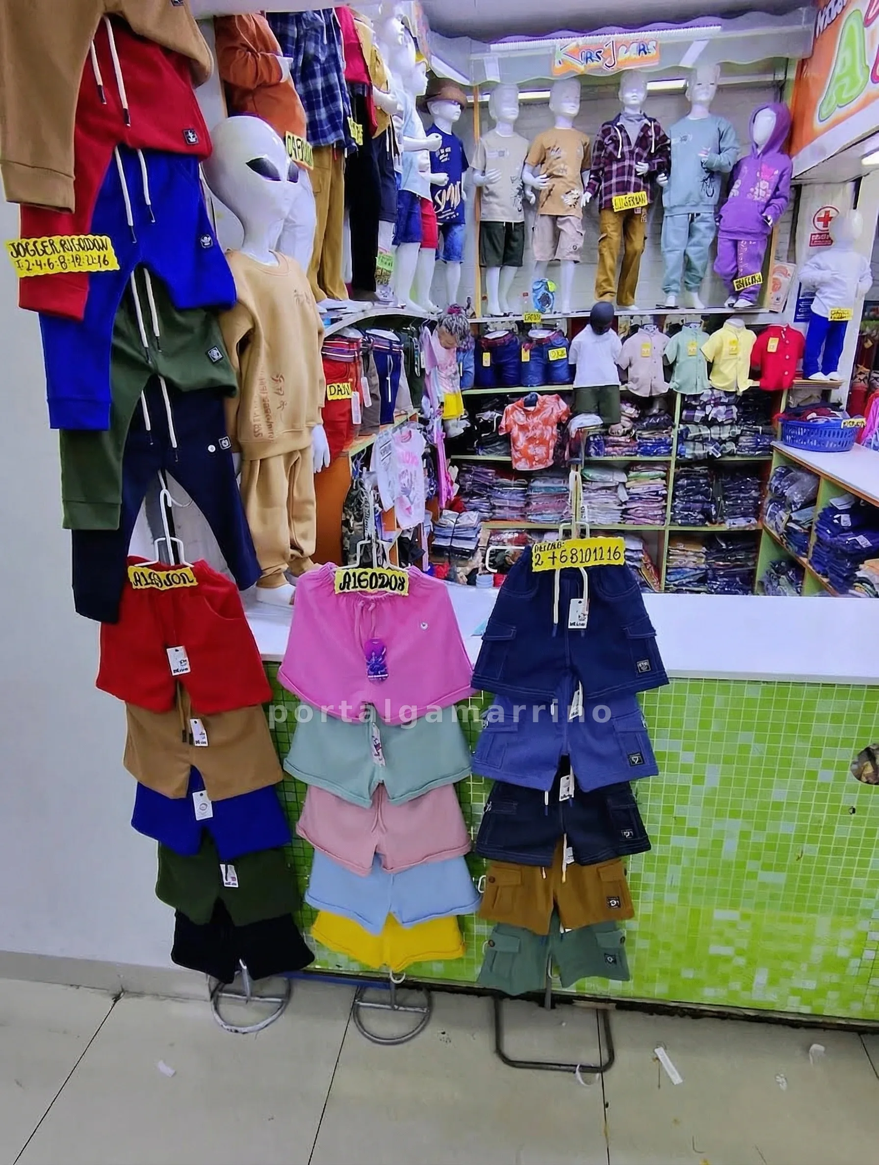 Tienda de ropa infantil y de bebés con conjuntos, joggers y shorts — Galería Aviación