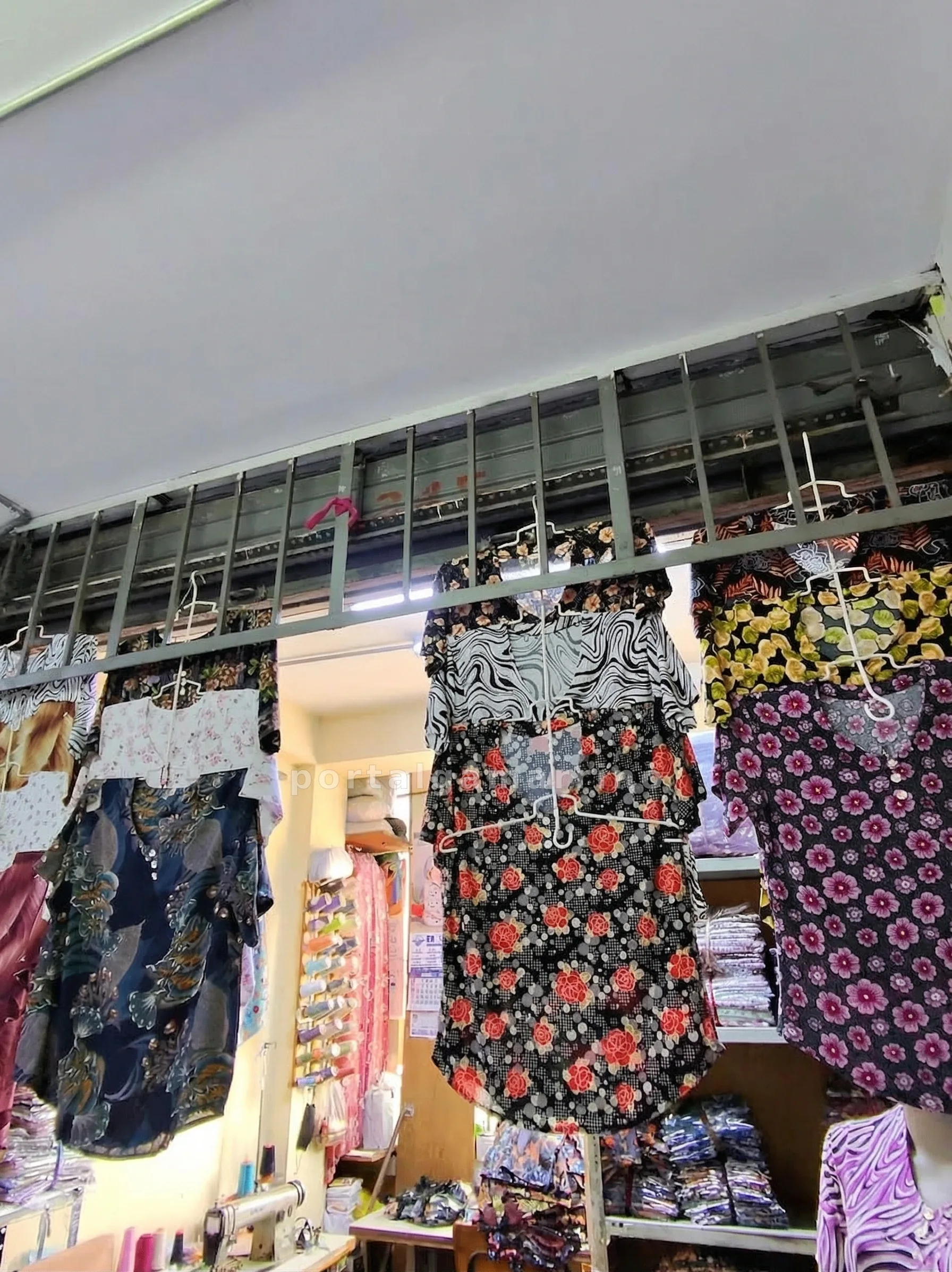 Tienda de batas y prendas de casa estampadas · Ropa y Moda · Ropa para mujer — foto 1