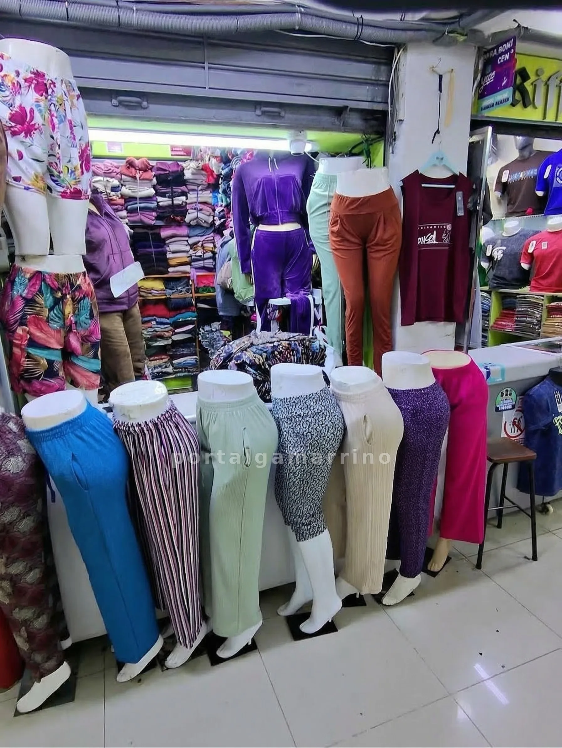 Tienda de pantalones y conjuntos para mujer con sección de polos para hombre · Ropa y Moda · Pantalones para Mujer — foto 2