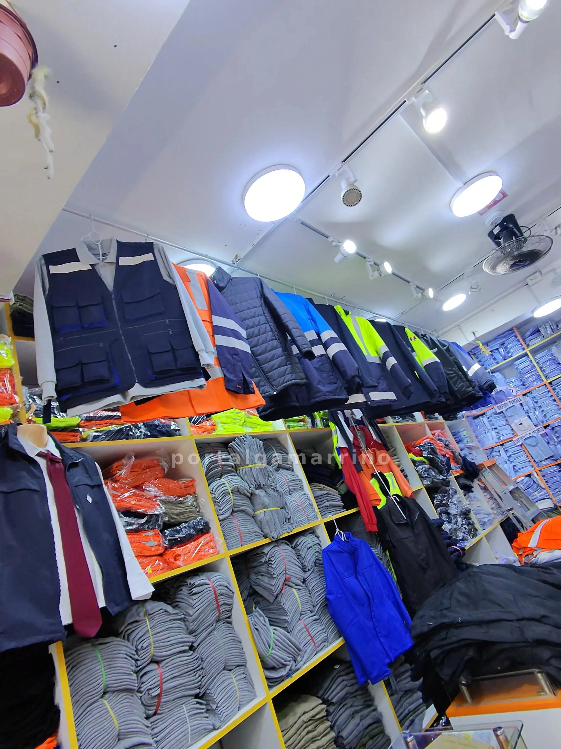 Tienda de Uniformes Industriales y Ropa de Seguridad · Uniformes y ropa corporativa · Ropa industrial y de seguridad — foto 4