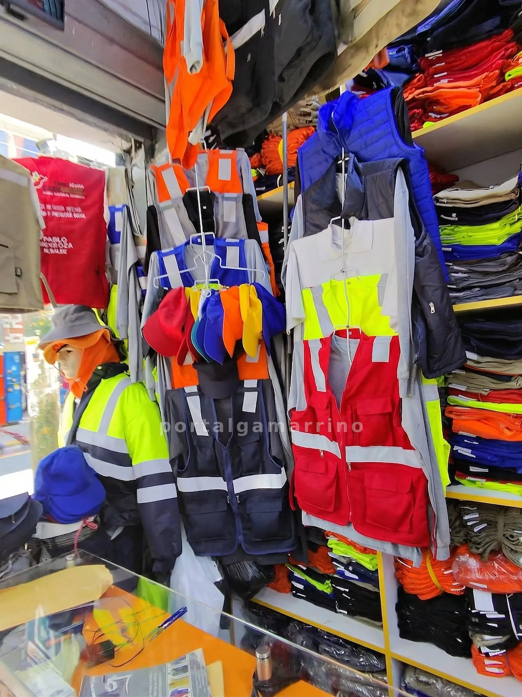 Tienda de Uniformes Industriales y Ropa de Seguridad — Jr Antonio Bazo 581
