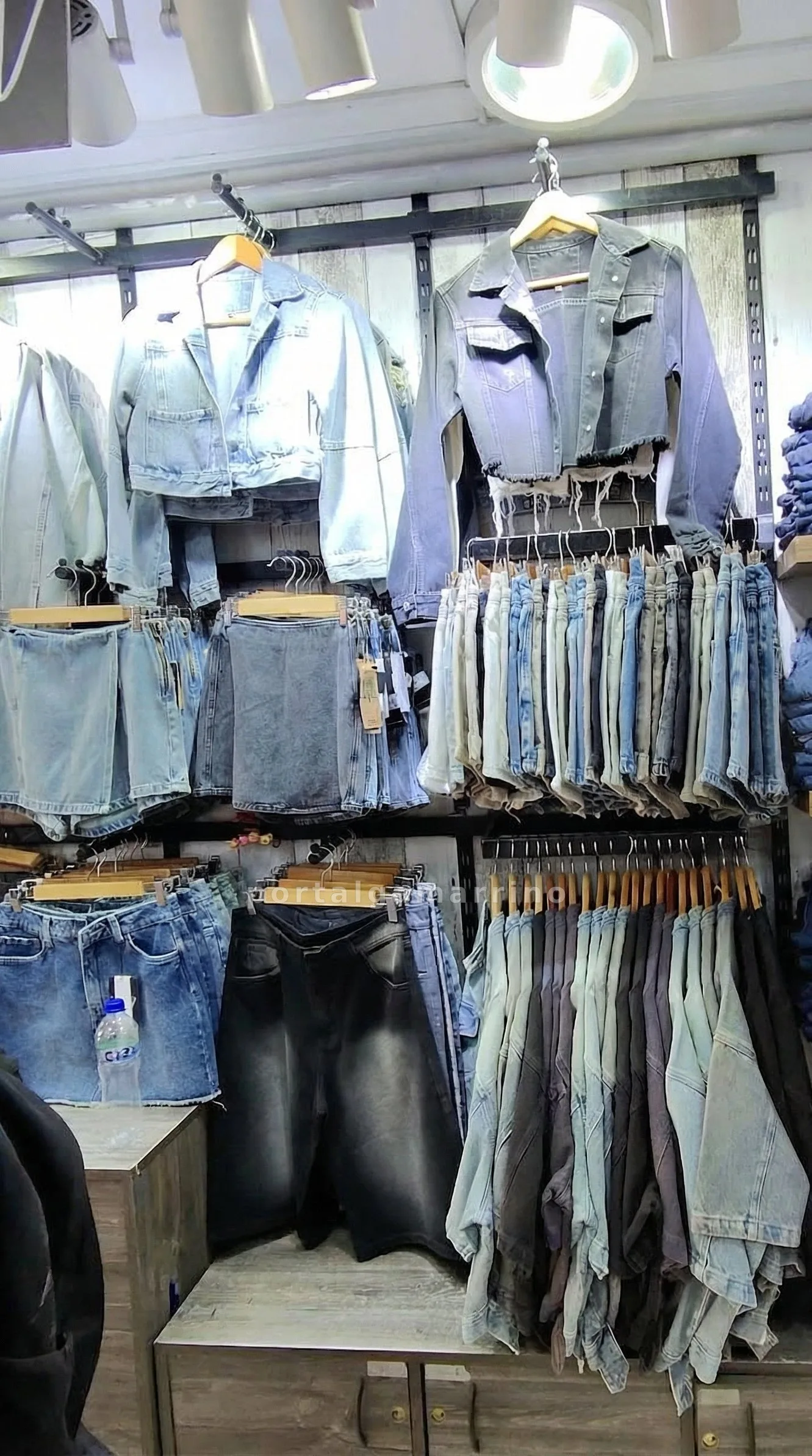 Tienda Femenina especializada en Denim · Ropa y Moda · Denim para Mujer — foto 2
