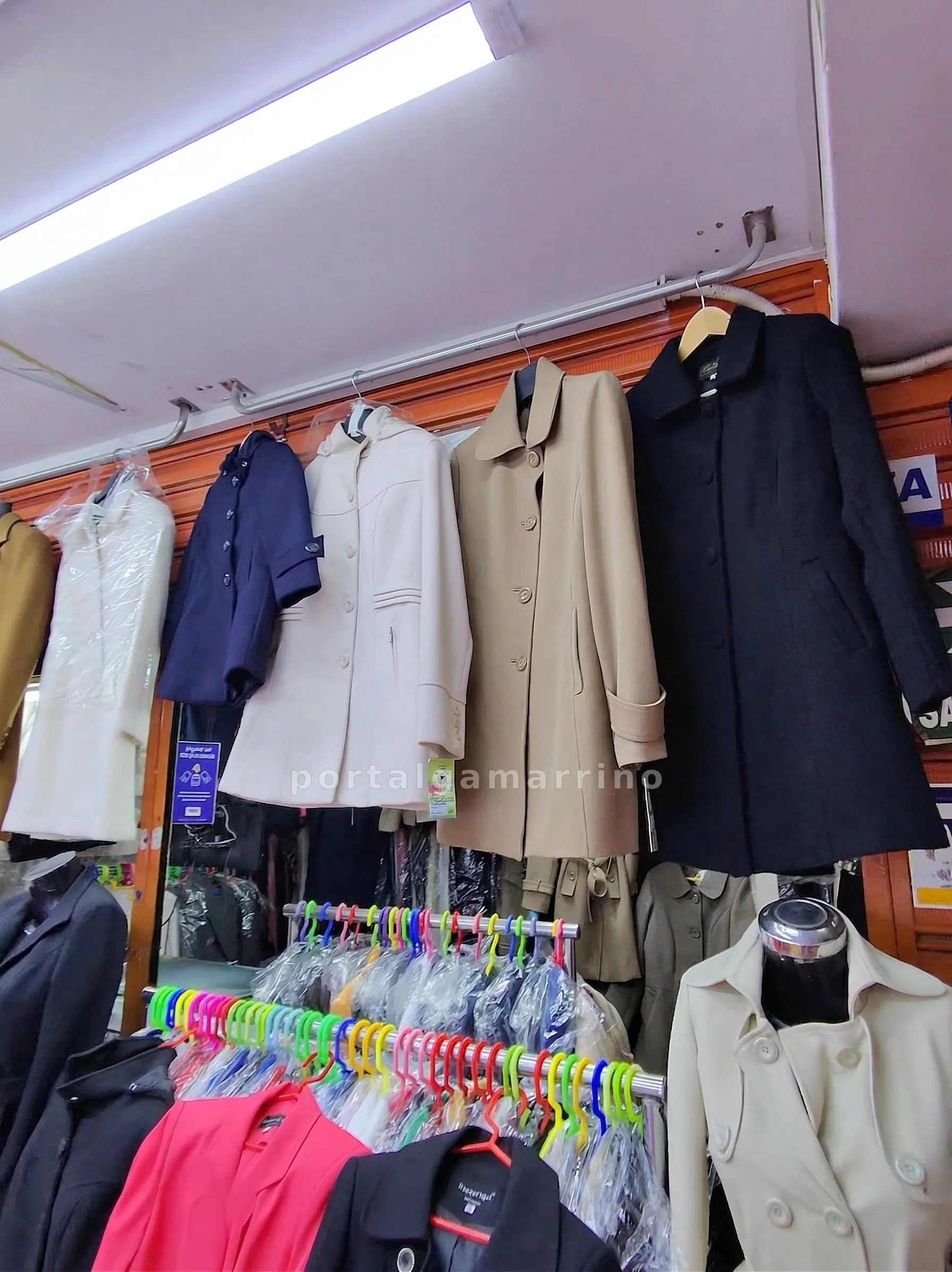 Tienda de abrigos y sacos de vestir para mujer · Ropa y Moda · Ropa para mujer — foto 2