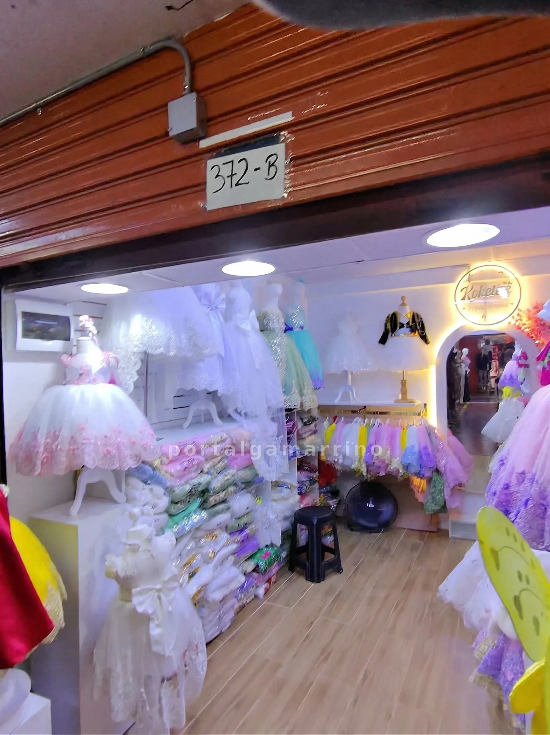 Tienda de vestidos de fiesta y disfraces infantiles — Galería El Rey