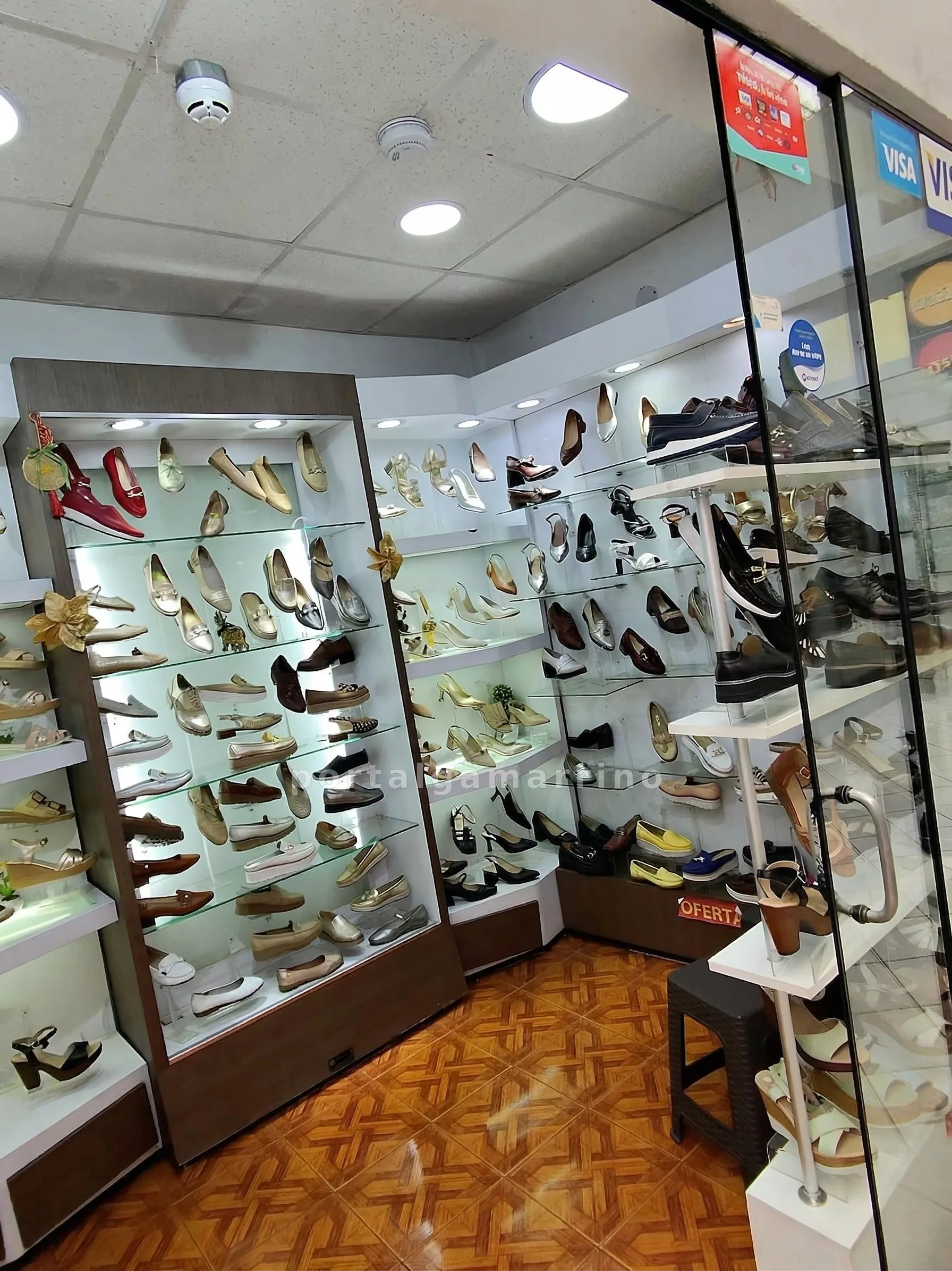 Zapatería de calzado femenino casual y de vestir — Galería El Rey
