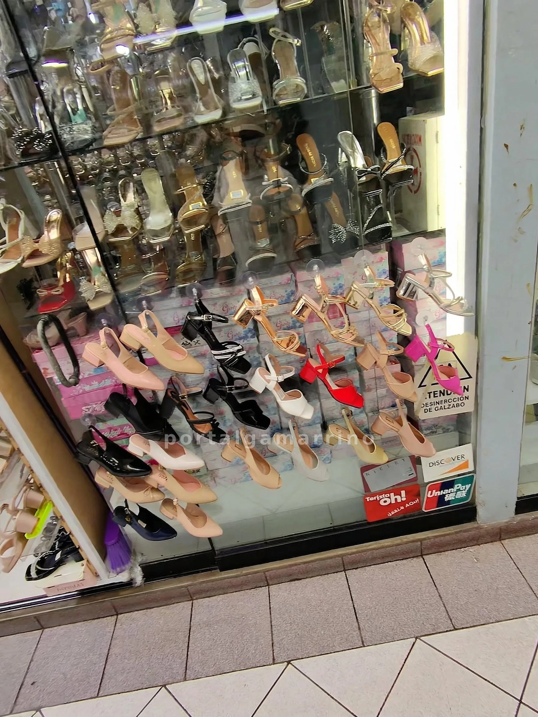 Tienda de Calzado Femenino de Fiesta y Vestir — Galería El Rey