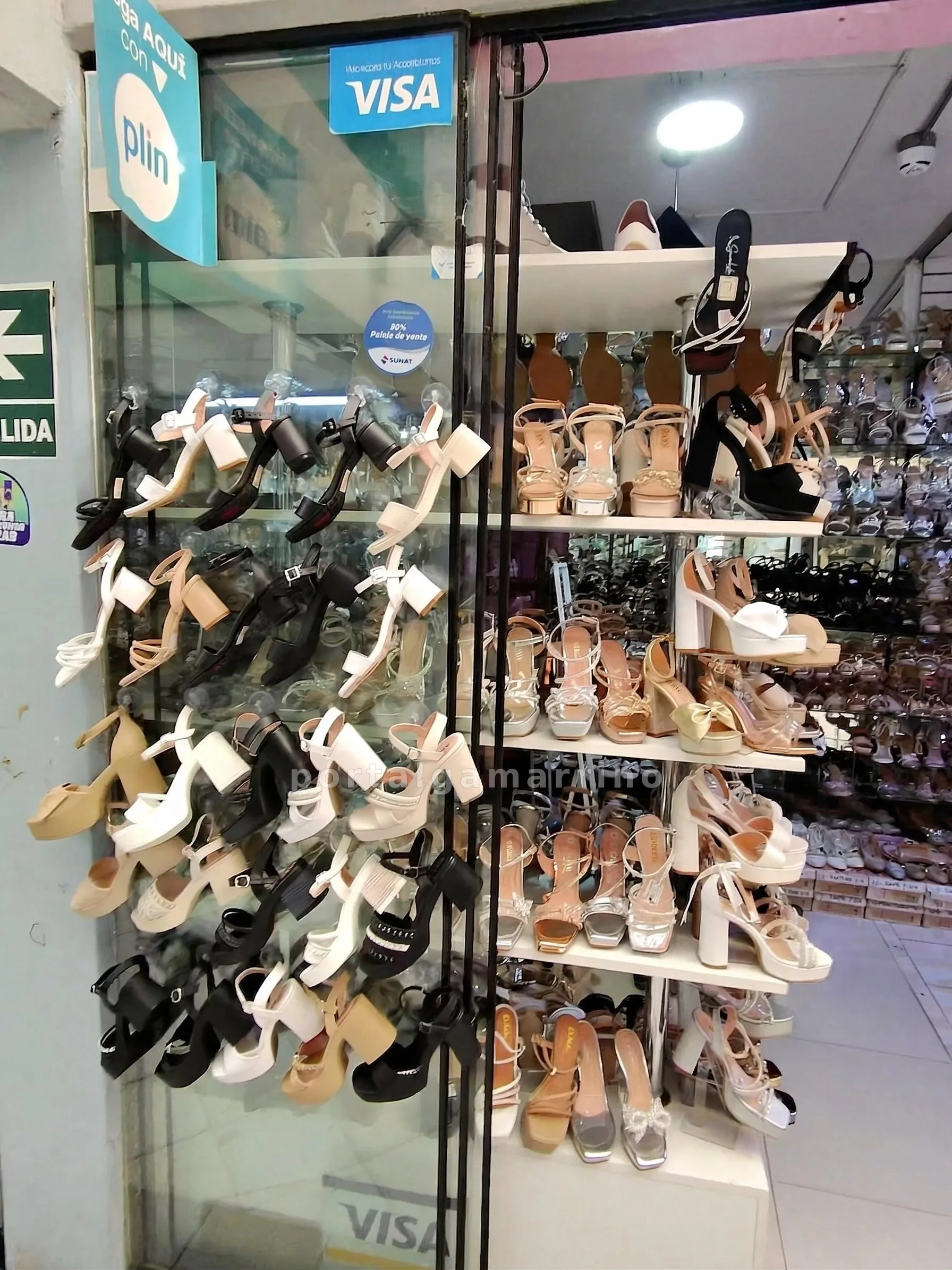 Tienda de calzado femenino de fiesta y vestir — Galería El Rey