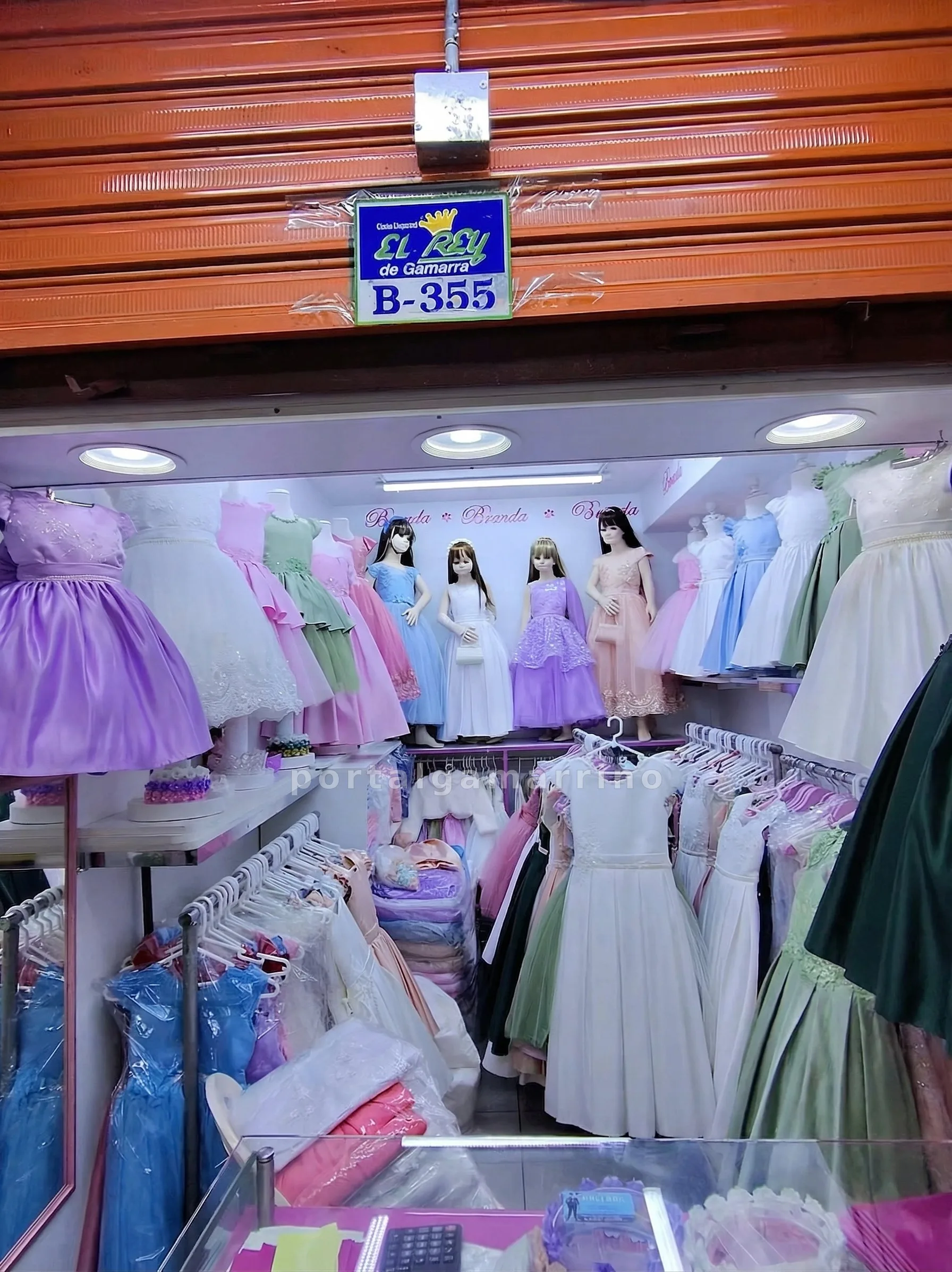 Tienda de vestidos de fiesta y ceremonia para niñas — Galería El Rey