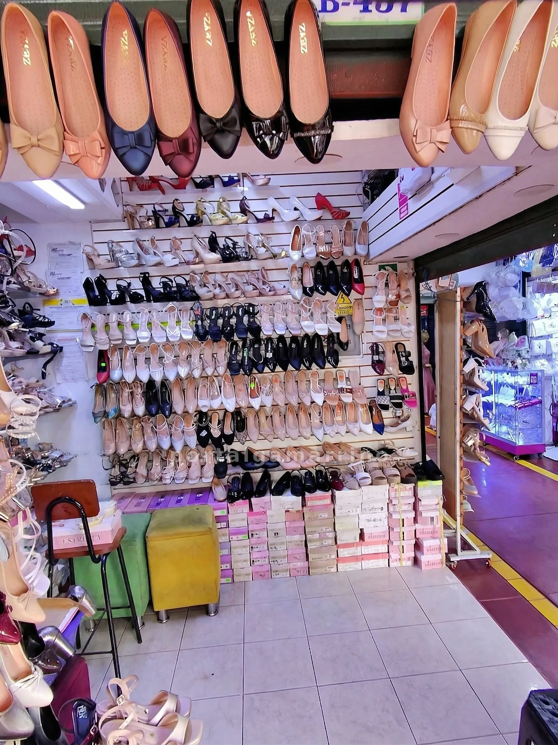 Tienda de calzado femenino de vestir — Galería El Rey