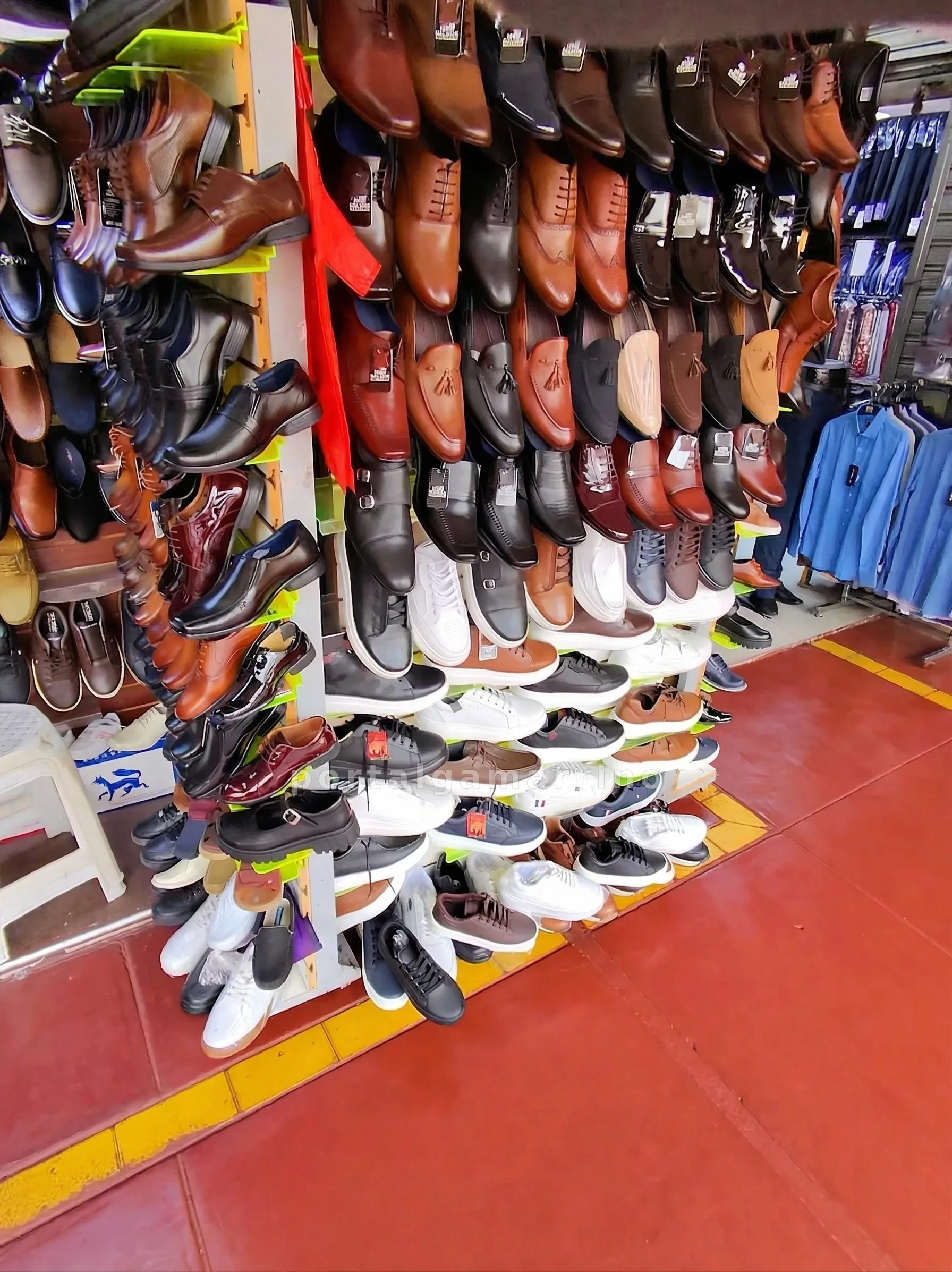 Tienda de Calzado y Camisas Para Hombre — Galería El Rey
