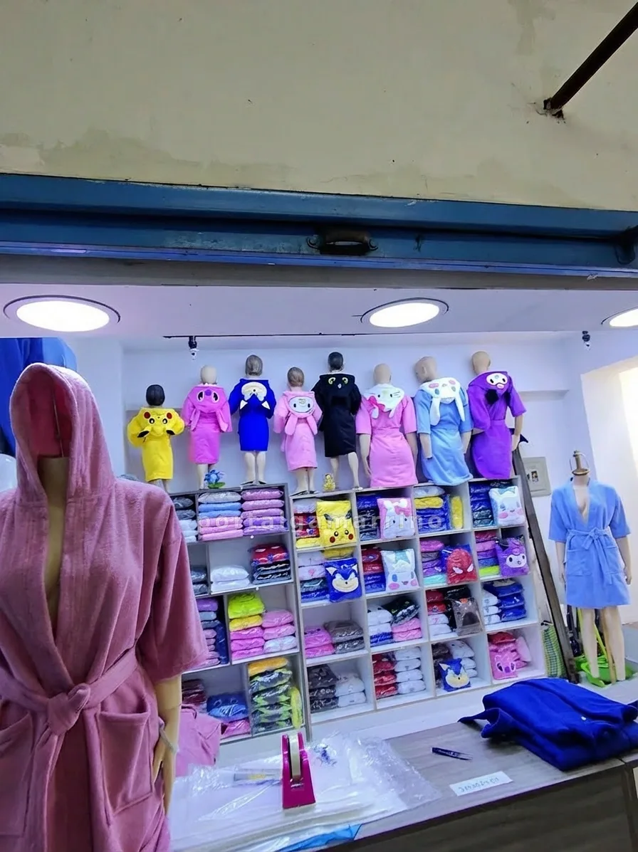 Tienda de Batas para adultos y niños — Galería El Encanto
