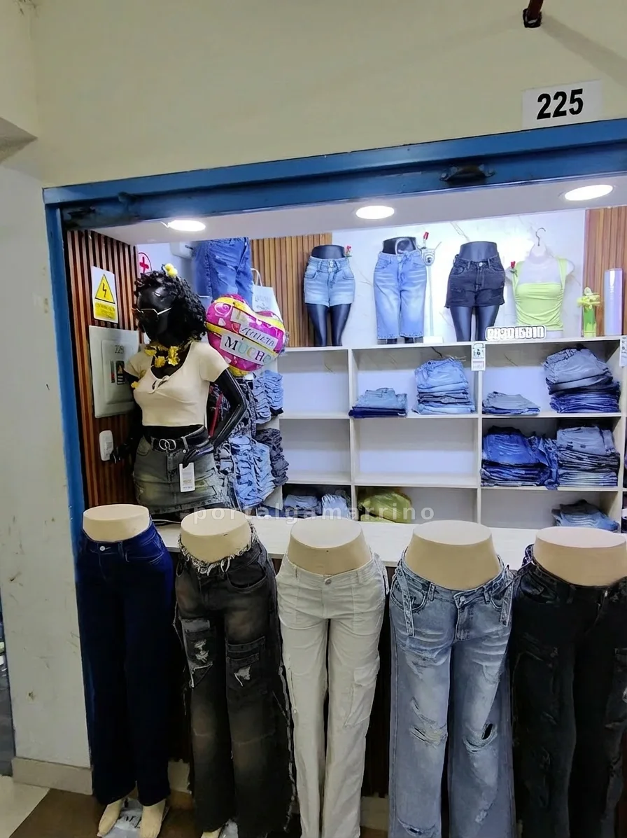 Tienda de Jeans y Shorts Para Mujer · Ropa y Moda · Ropa para mujer — foto 1