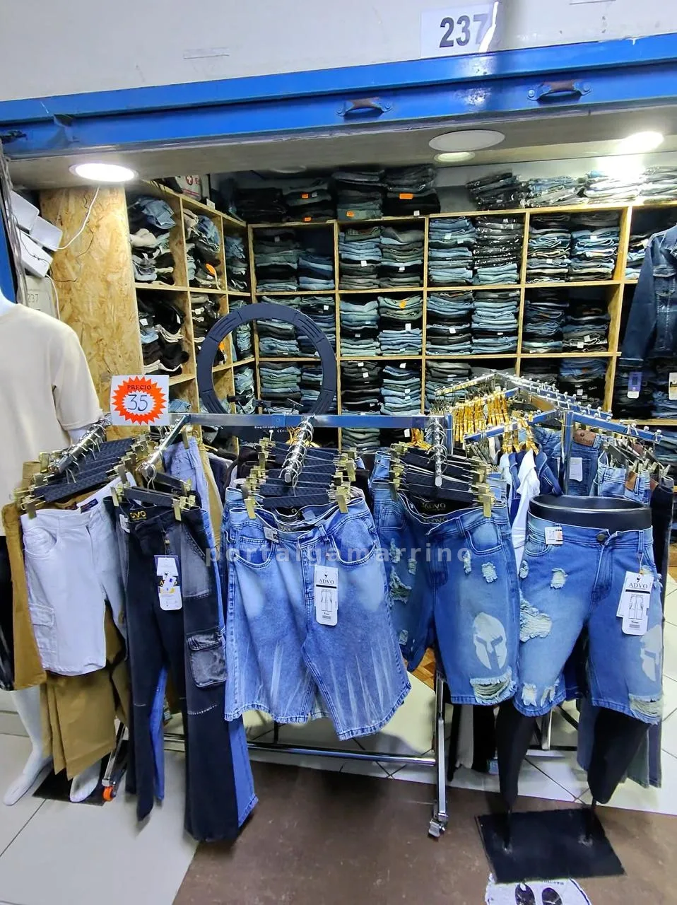 Tienda de Jeans y Polos Urbanos · Ropa y Moda · Ropa para hombre — foto 2