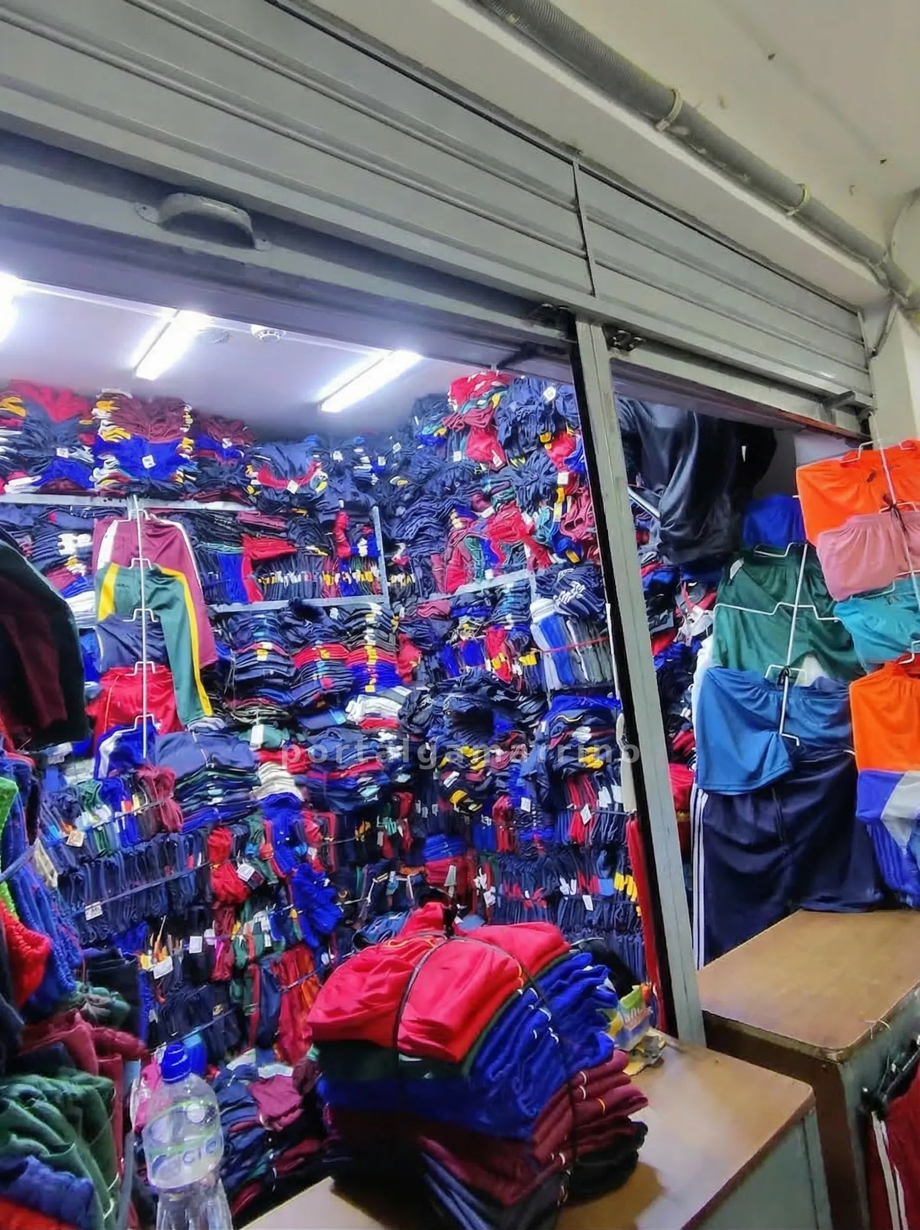 Tienda de Buzos y Shorts Deportivos Escolares · Ropa y Moda · Ropa Escolar — foto 2