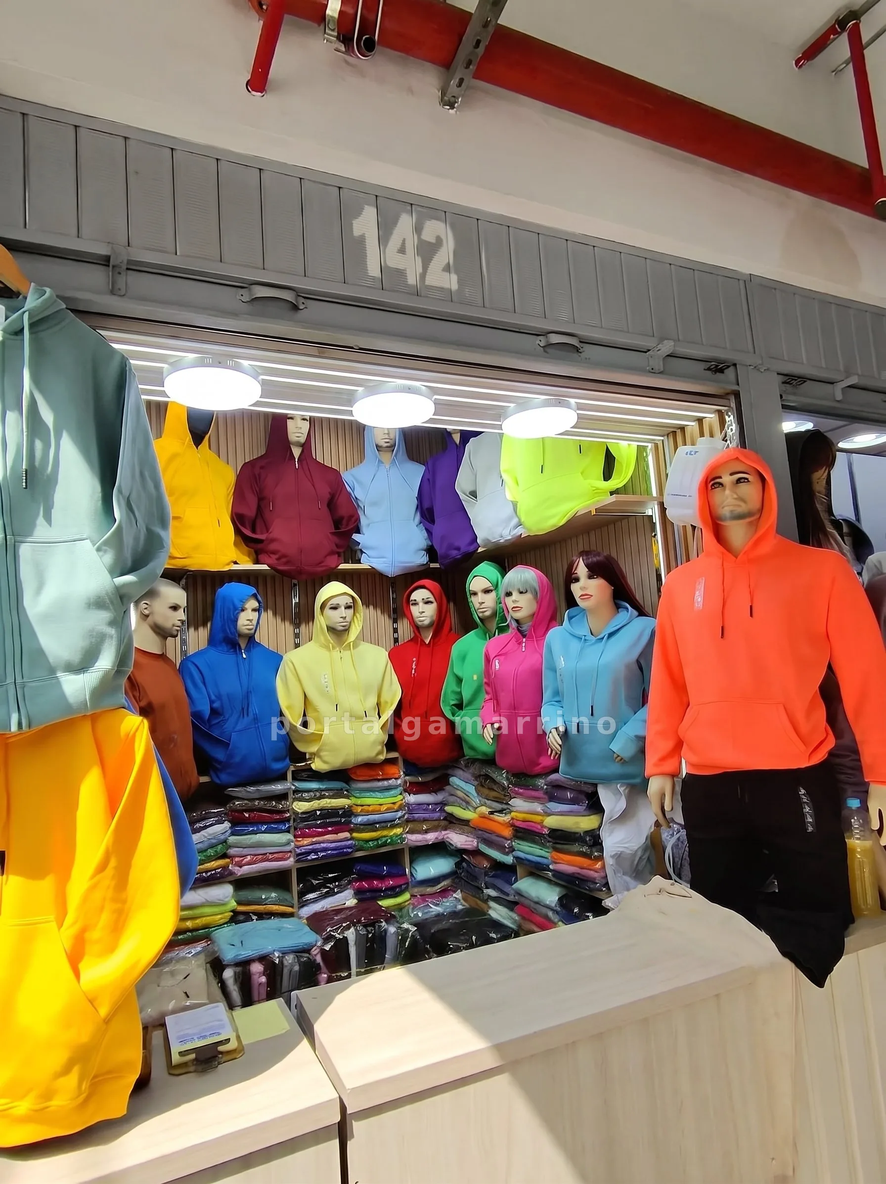 Tienda de Poleras y Hoodies Unisex de Colores — Galería Humboldt