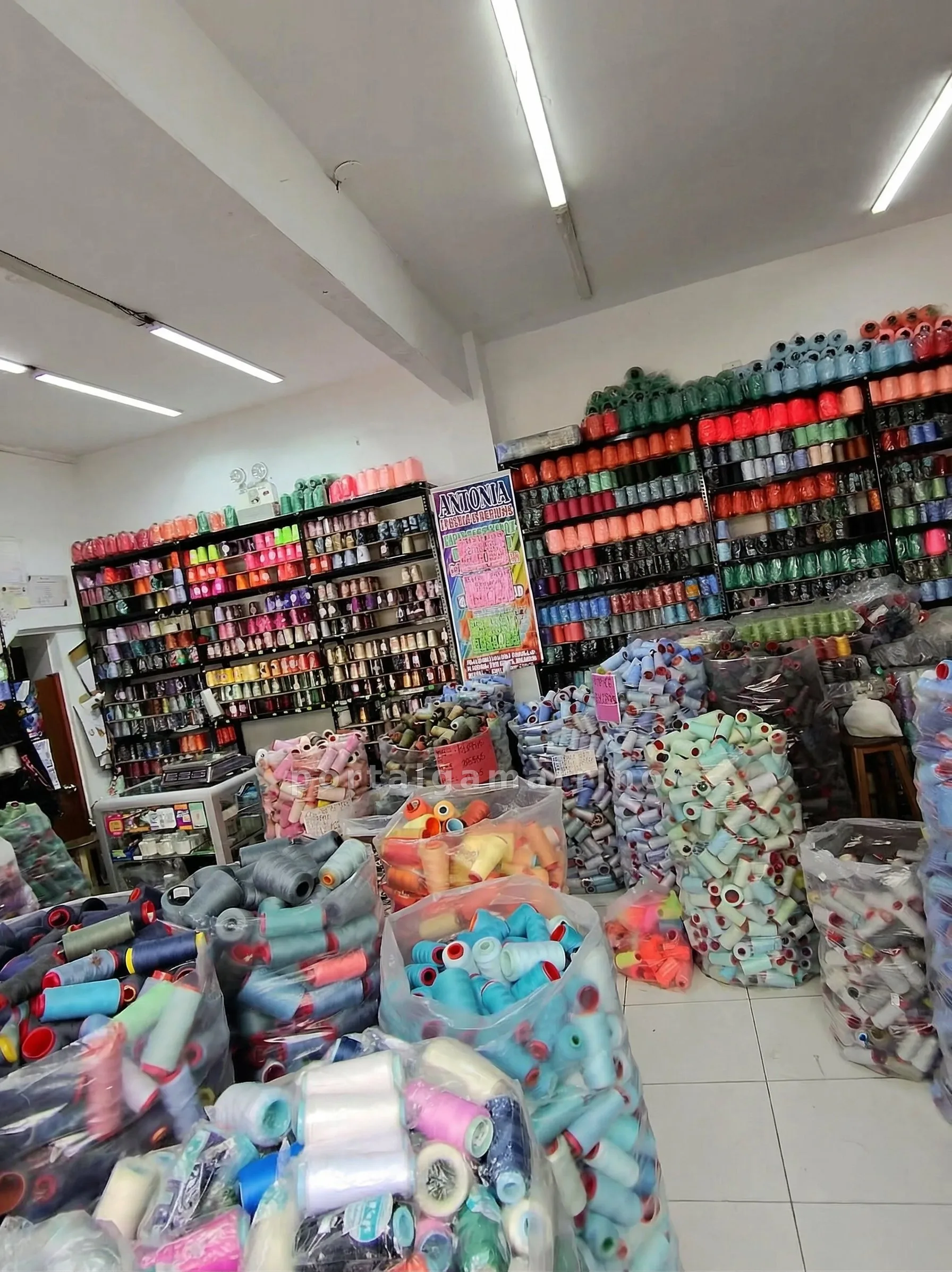 Tienda de Hilos y Conos para Confección · Insumos para confección · Hilos — foto 3