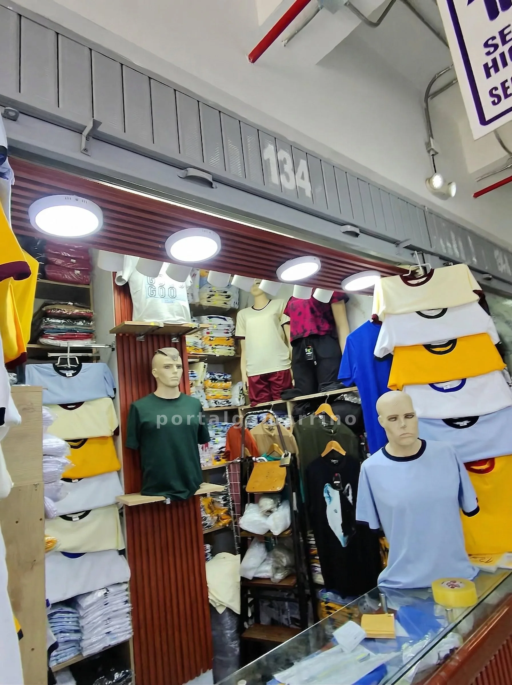 Tienda de polos básicos para colegios · Uniformes y ropa corporativa · Ropa Escolar — foto 2