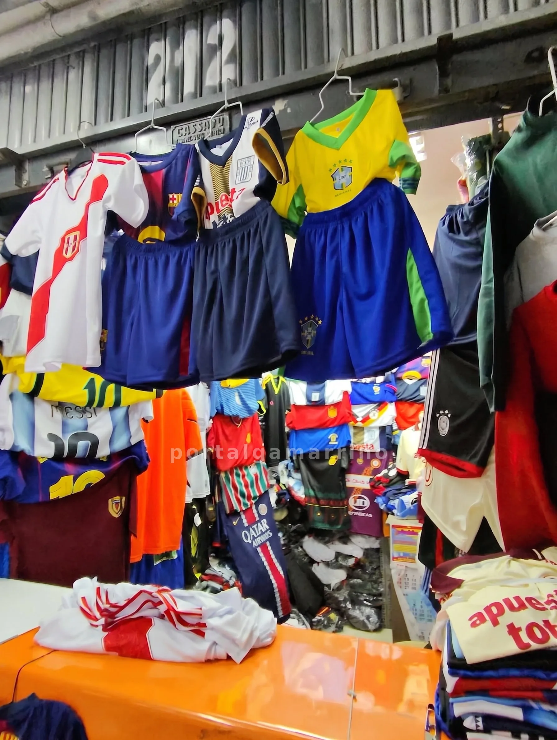 Tienda de Camisetas y Shorts de FĂștbol · Ropa Deportiva · Camisetas Deportivas â foto 1