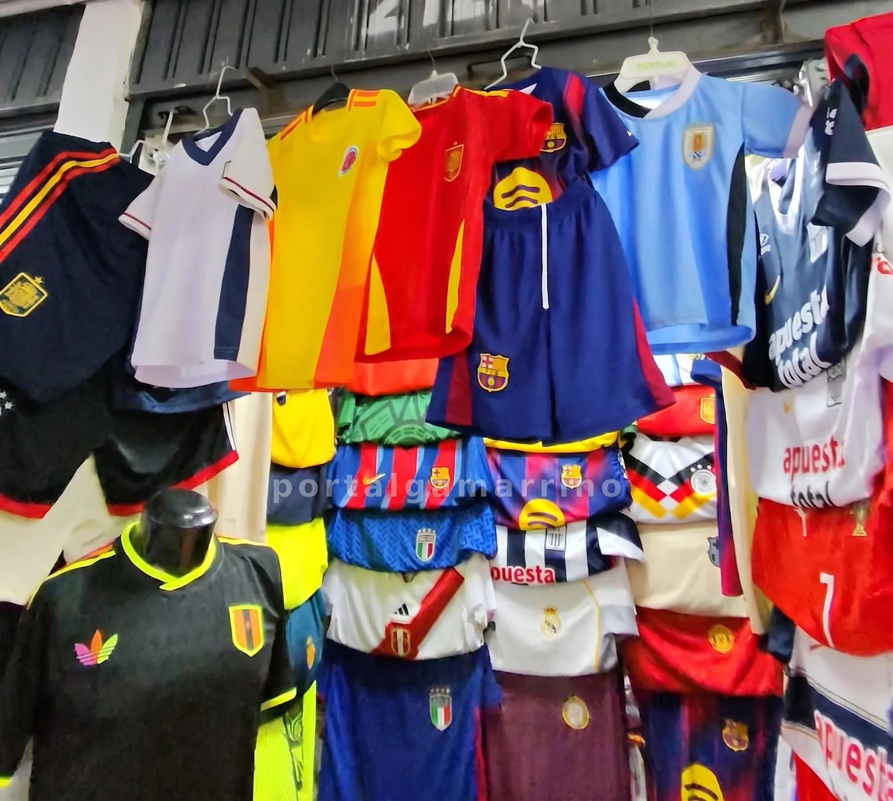 Tienda de Camisetas y Conjuntos de Futbol · Ropa Deportiva · Camisetas Deportivas — foto 2