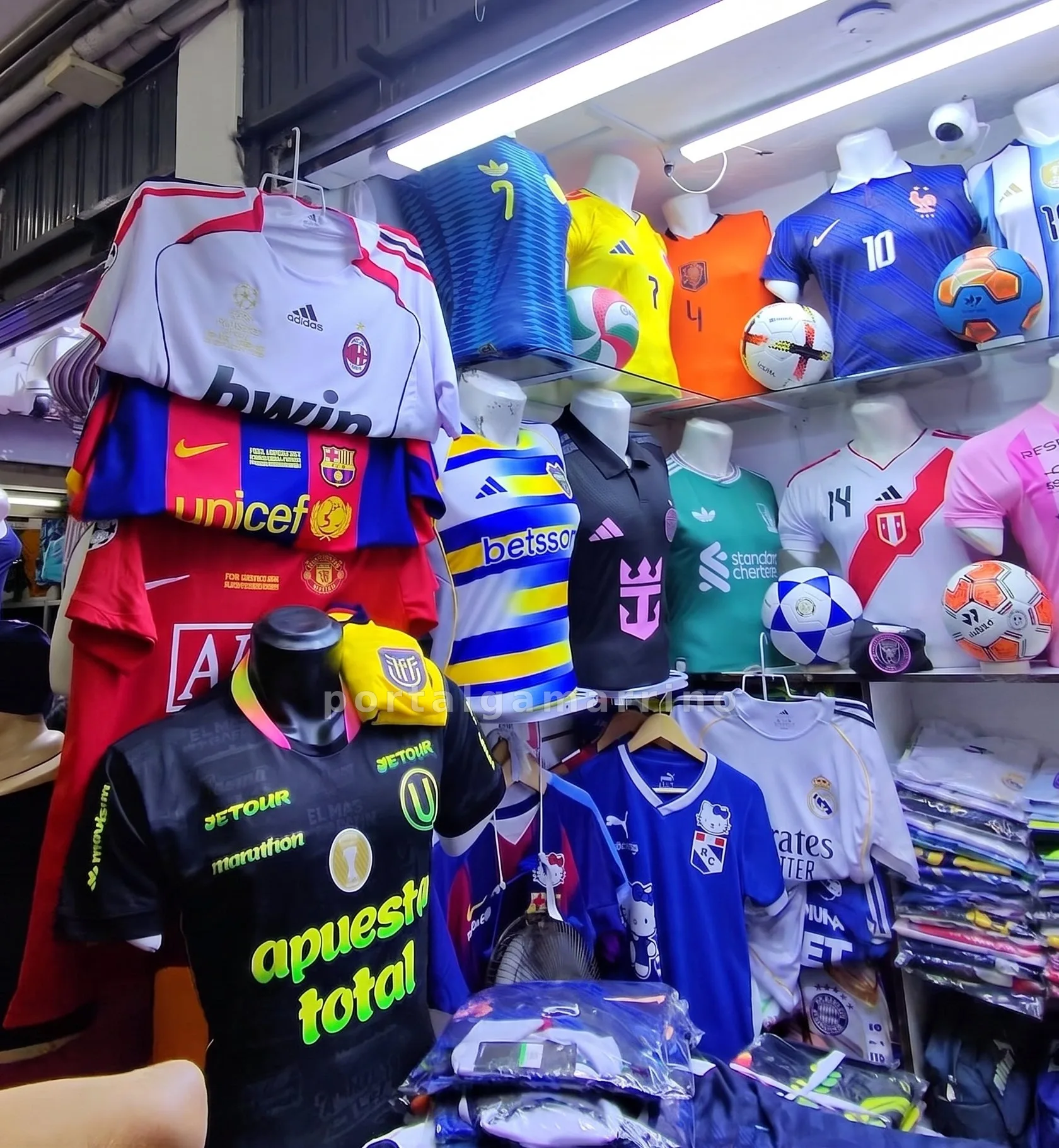 Tienda de Camisetas de Fútbol y Balones · Ropa Deportiva · Camisetas Deportivas — foto 2