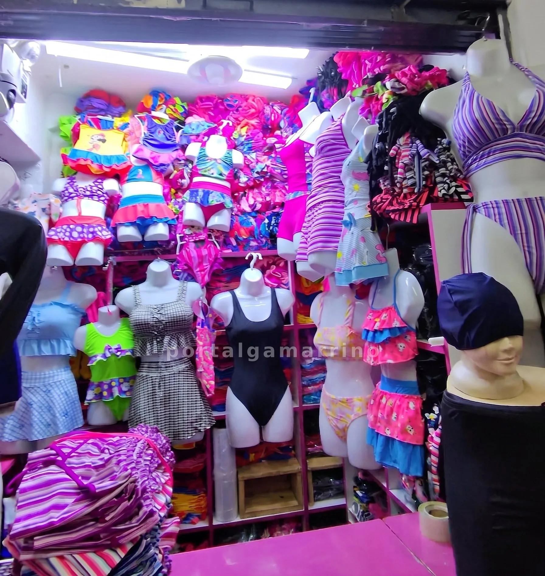 Tienda de Ropa de Baño para Mujer y Niñas — Galería Humboldt