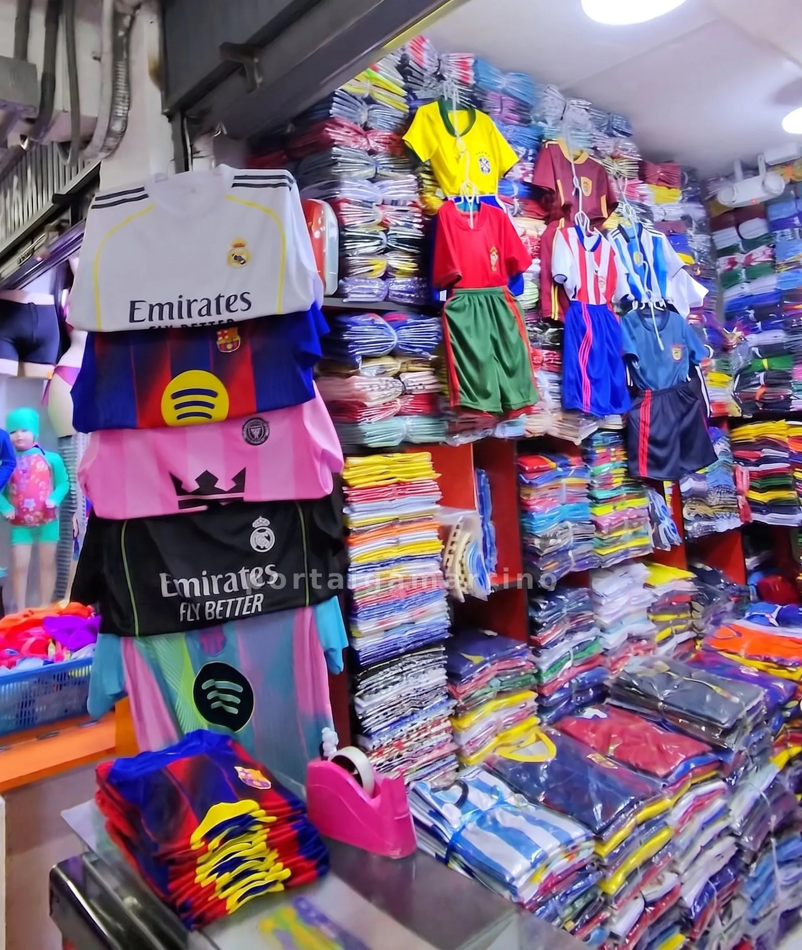 Tienda de Uniformes y Camisetas Deportivas — Galería Humboldt