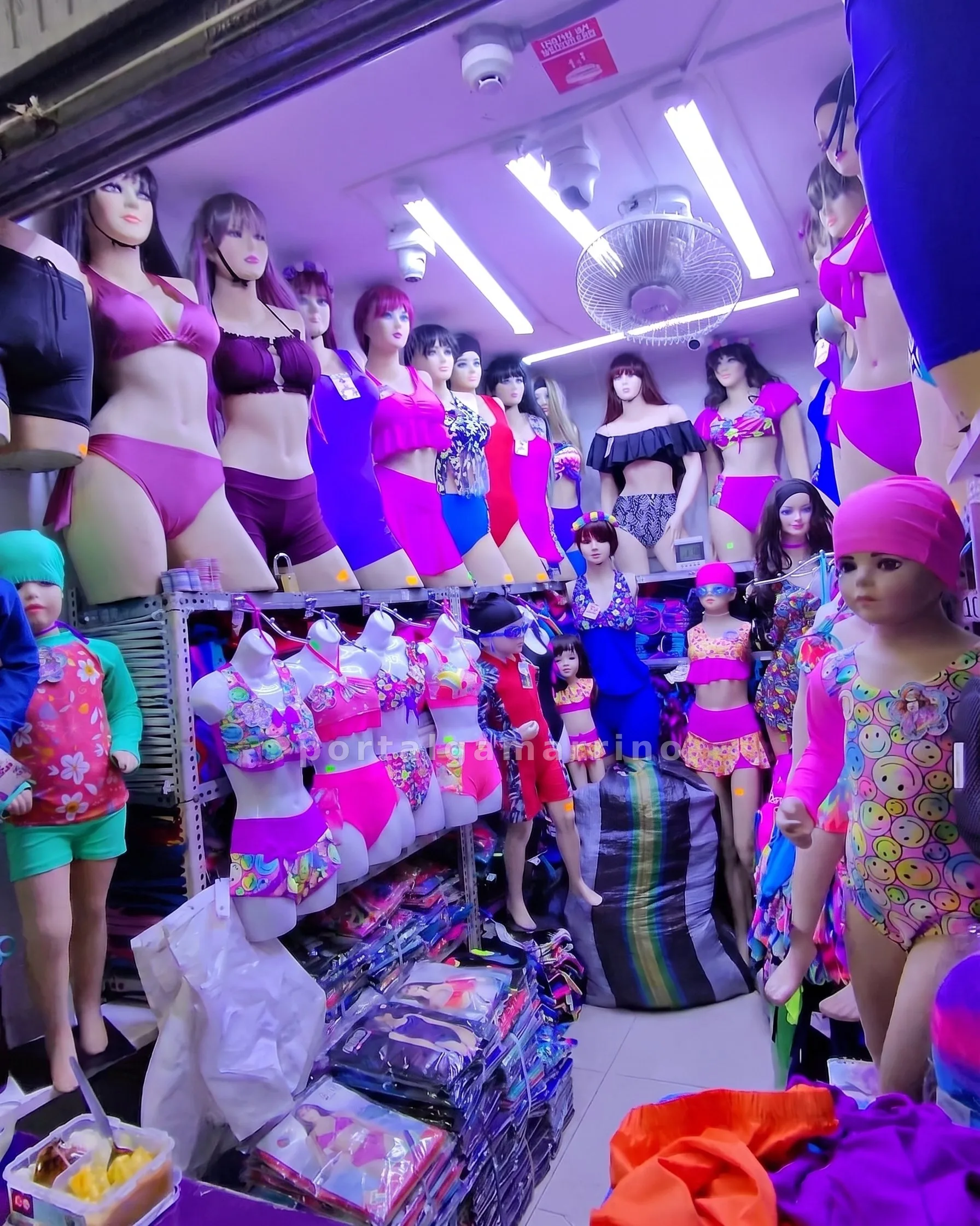 Tienda de Ropa de Baño para Mujer y Niñas — Galería Humboldt