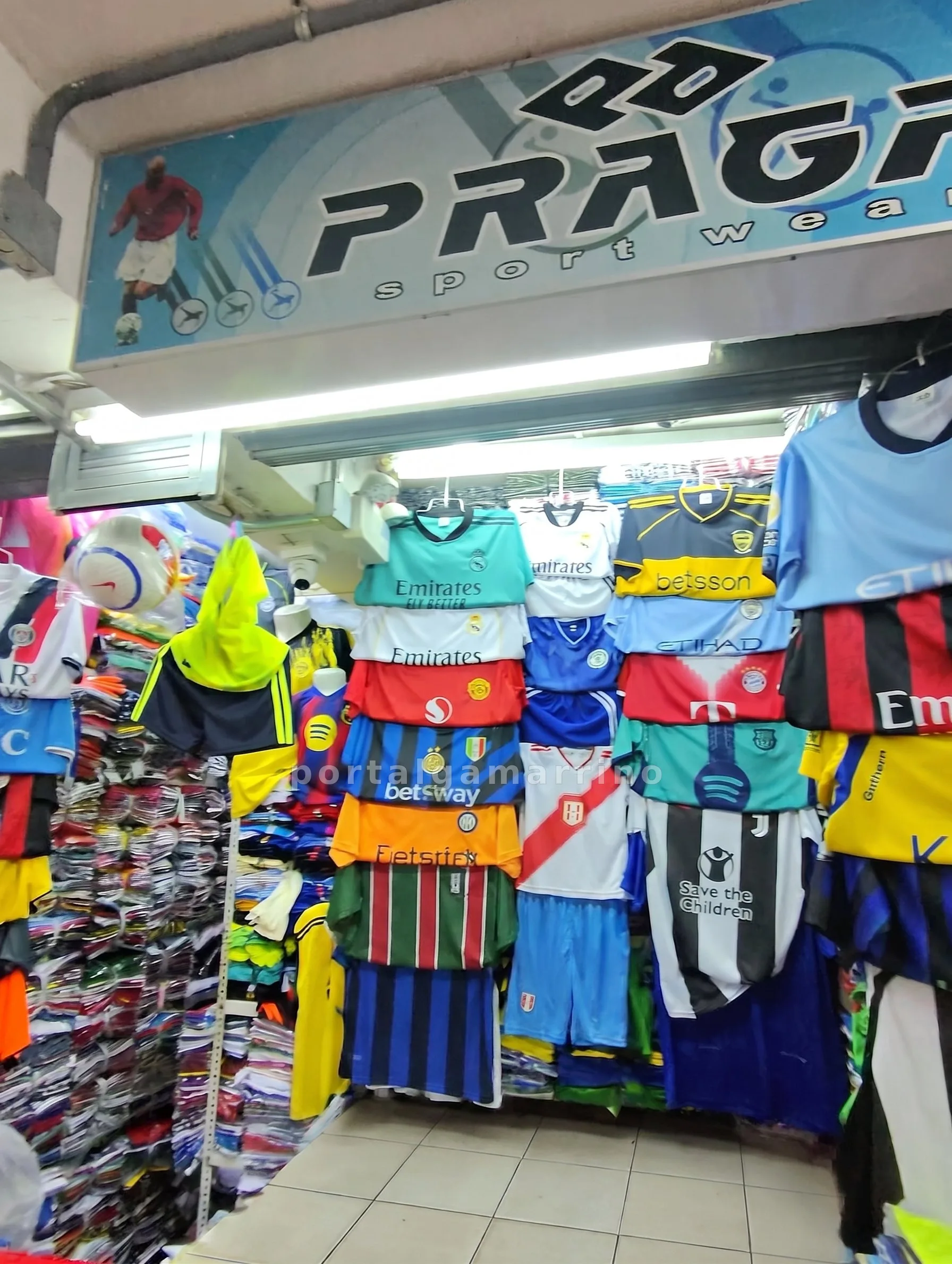 Tienda de Camisetas y Uniformes de Fútbol. Equipos de Fútbol · Ropa Deportiva · Camisetas Deportivas — foto 2