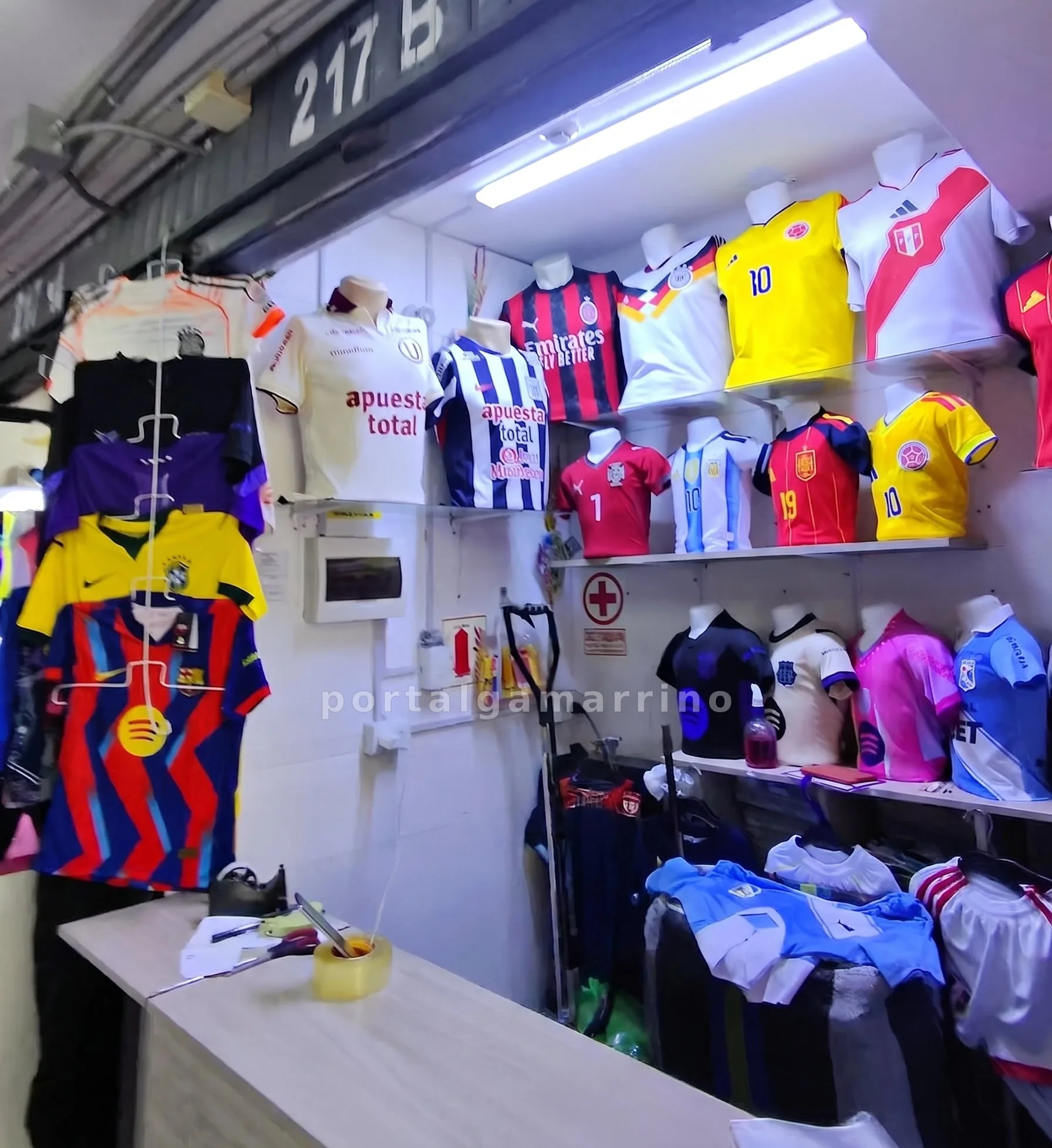 Tienda de Camisetas de Fútbol y Uniformes Deportivos — Galería Humboldt