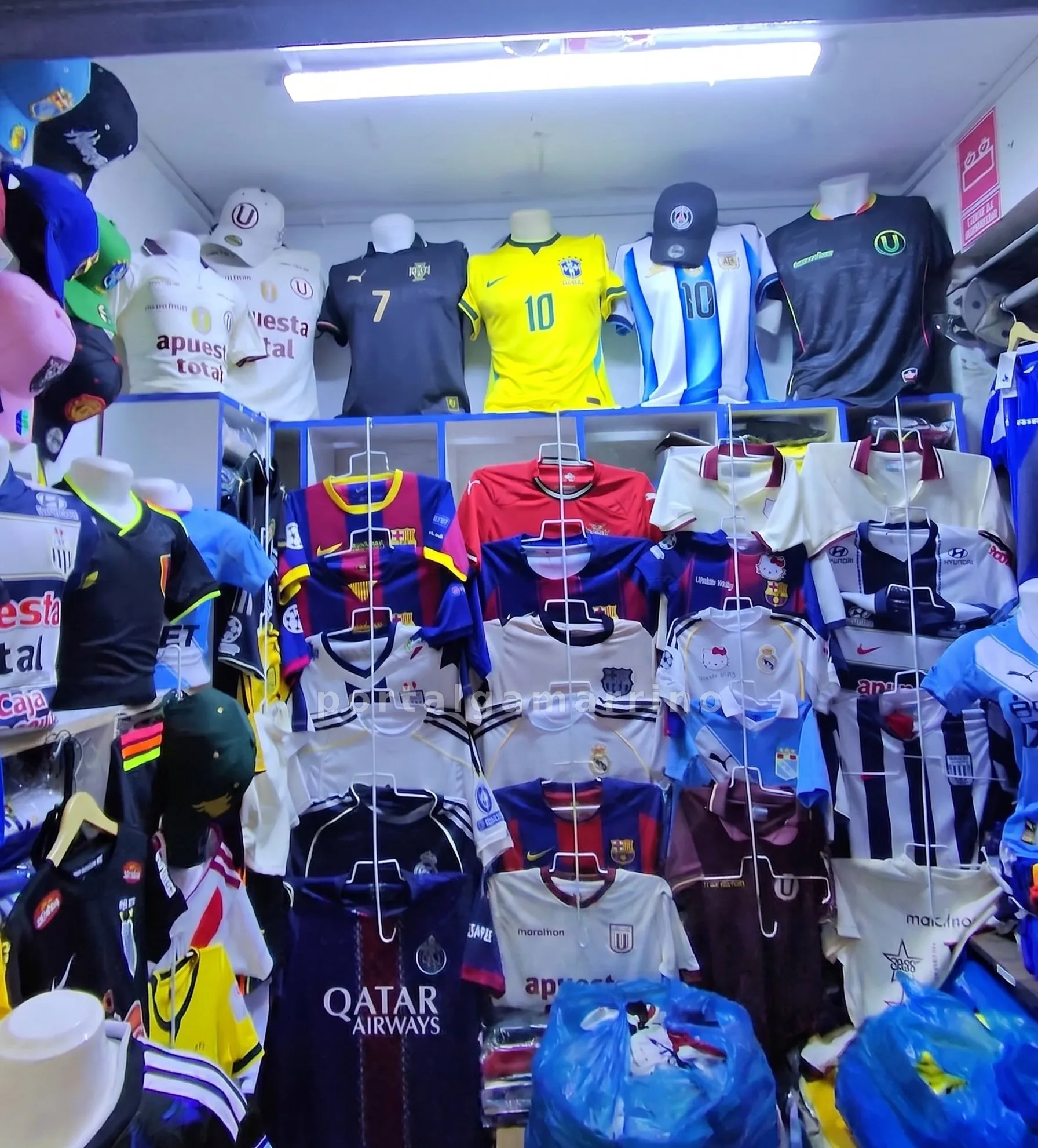 Tienda de Camisetas de Fútbol y Gorras · Ropa Deportiva · Camisetas Deportivas — foto 2