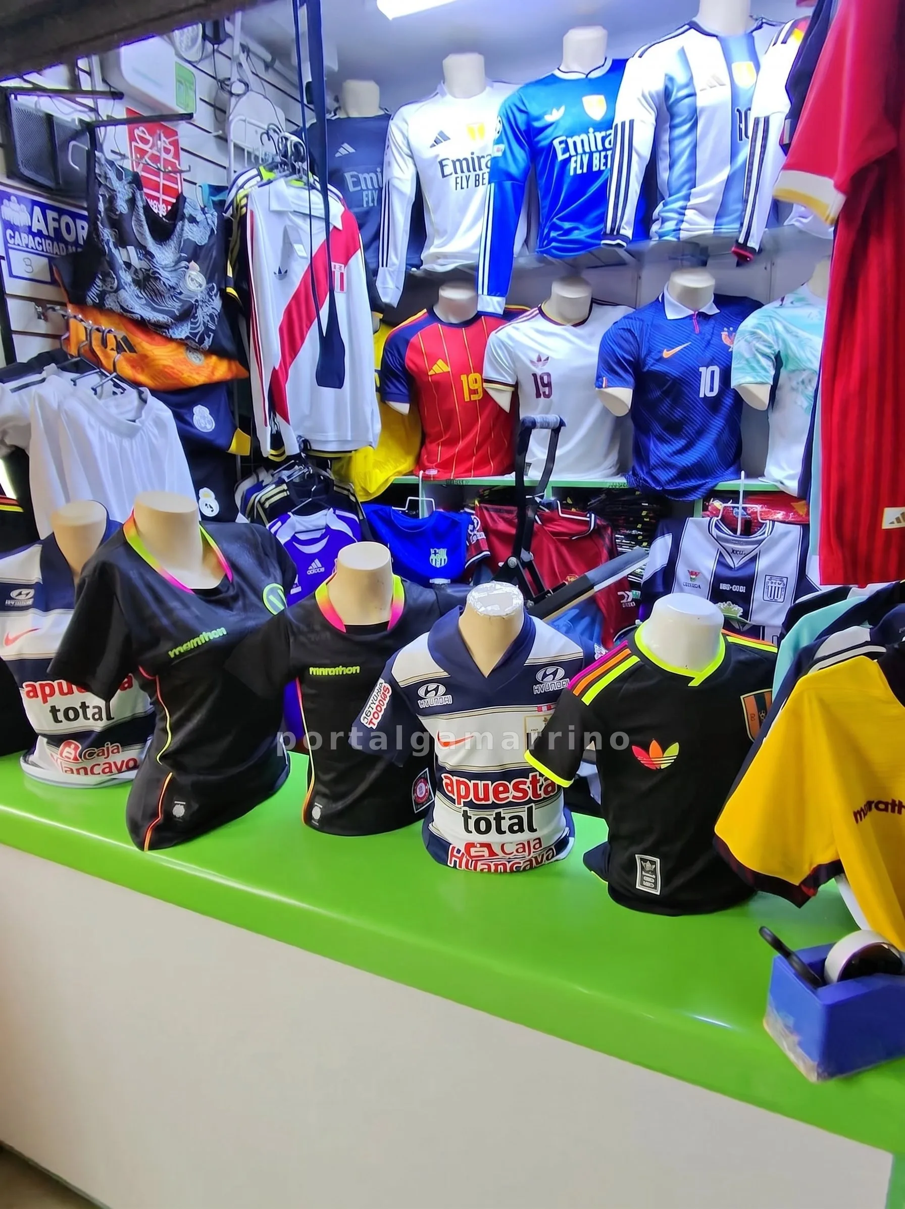 Tienda de Camisetas y Uniformes de Fútbol · Ropa Deportiva · Camisetas Deportivas — foto 2