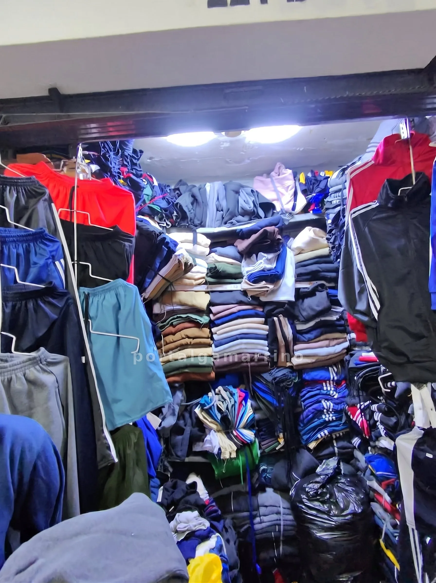 Tienda de Shorts, Buzos y Pantalones Deportivos — Galería Humboldt