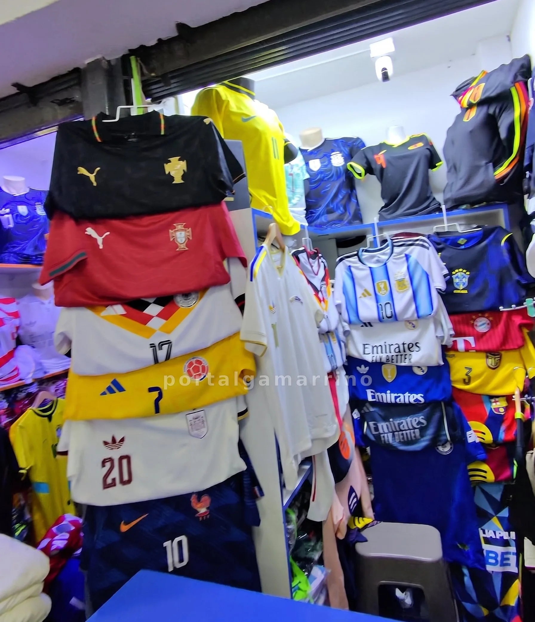 Tienda de Camisetas de Fútbol y Jerseys Deportivos — Galería Humboldt