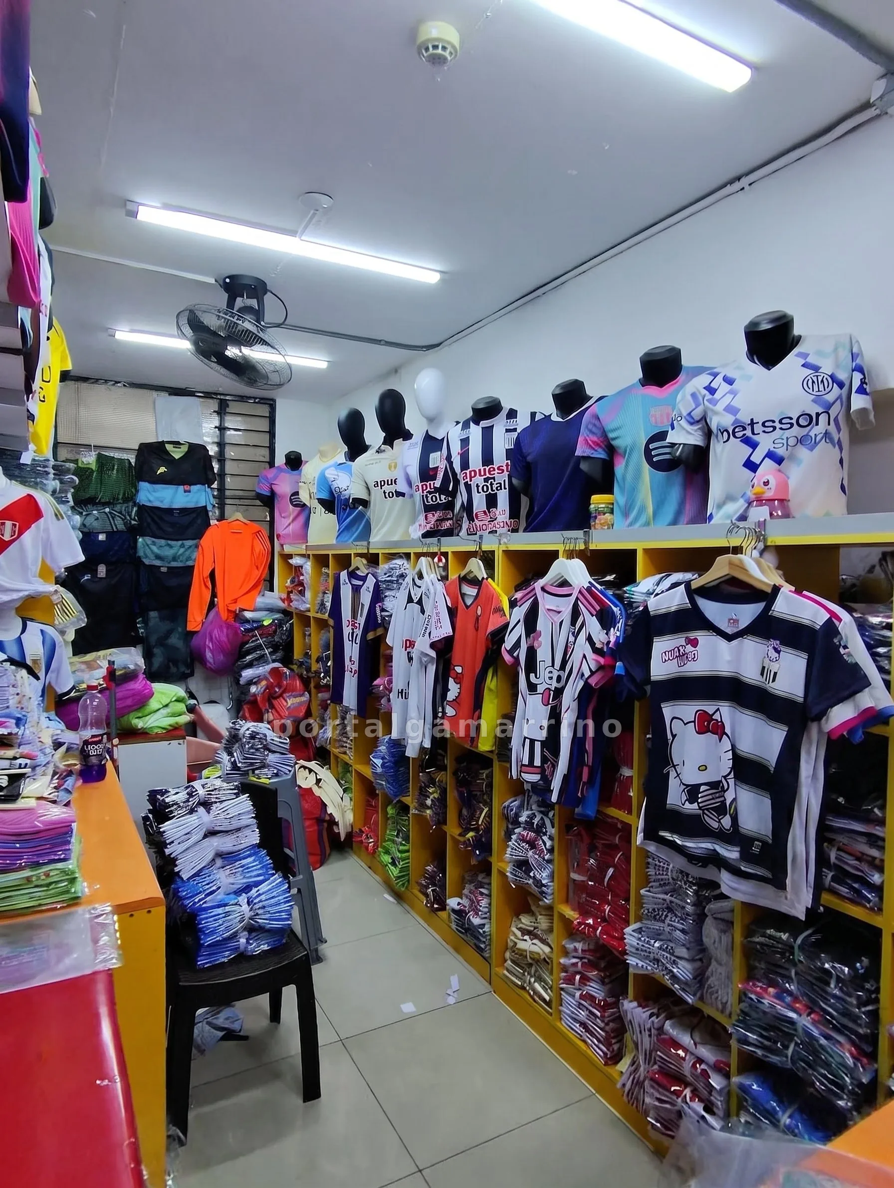 Tienda de Camisetas y Uniformes de FĂștbol · Ropa Deportiva · Camisetas Deportivas â foto 2