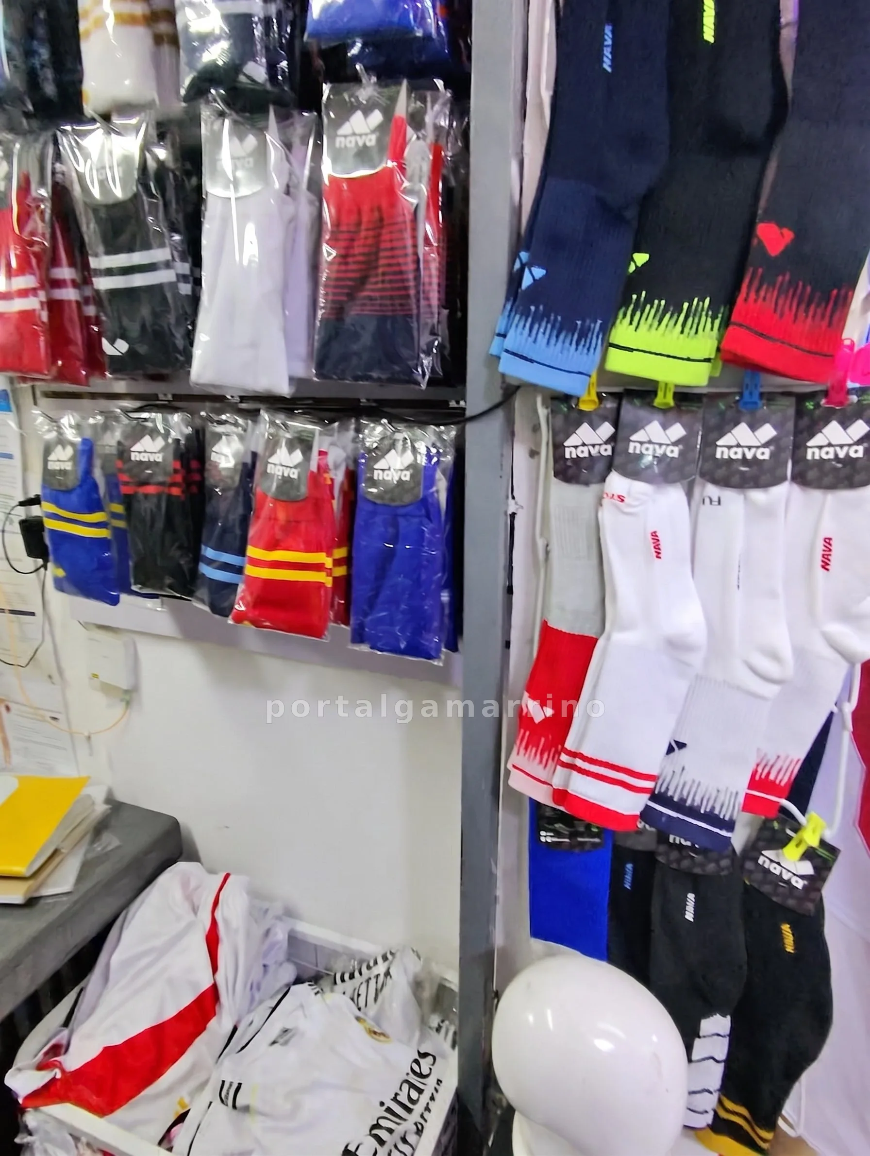 Tienda de Medias Deportivas y Accesorios — Galería Humboldt