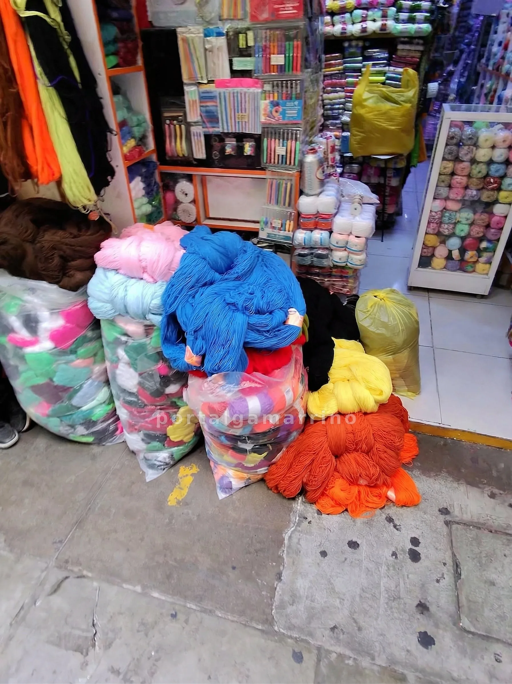 Tienda de lanas, hilos y crochet — Humboldt 1521