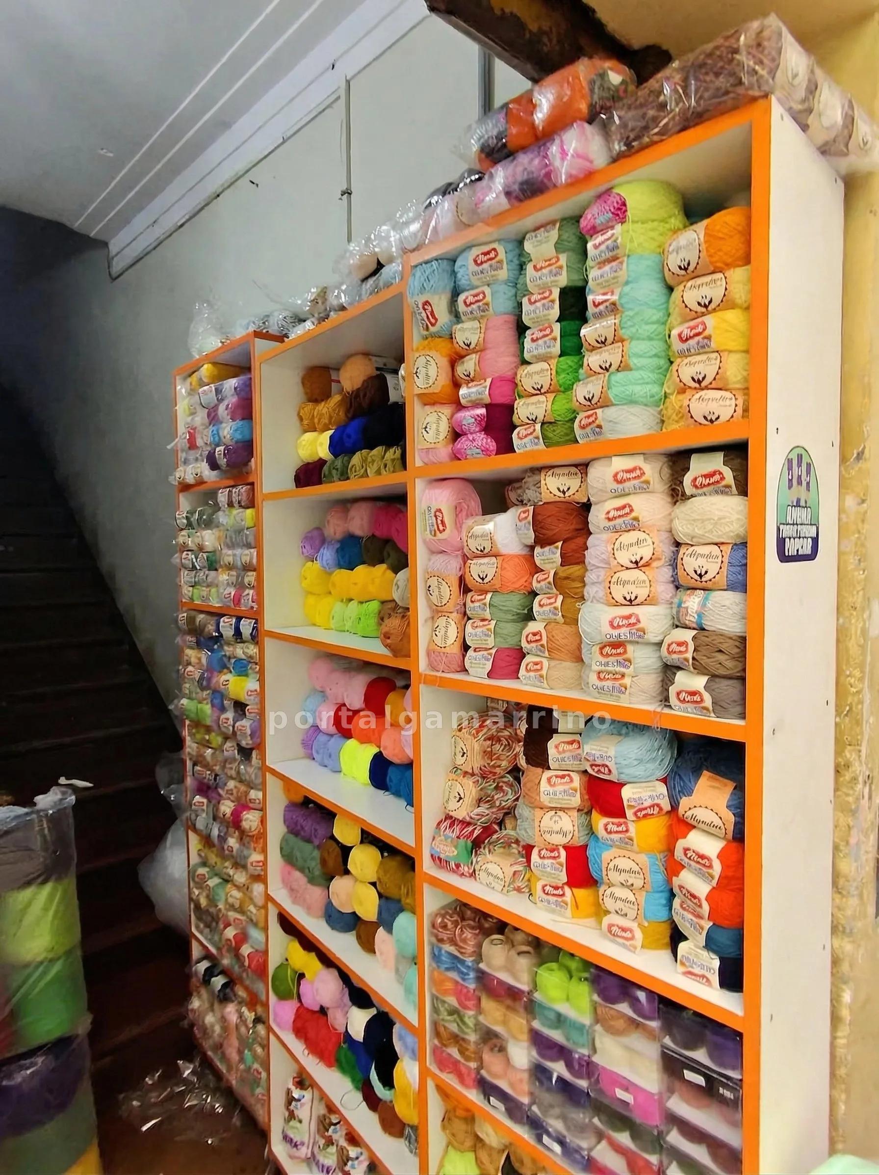 Tienda de Lanas para Tejido — Humboldt 1521