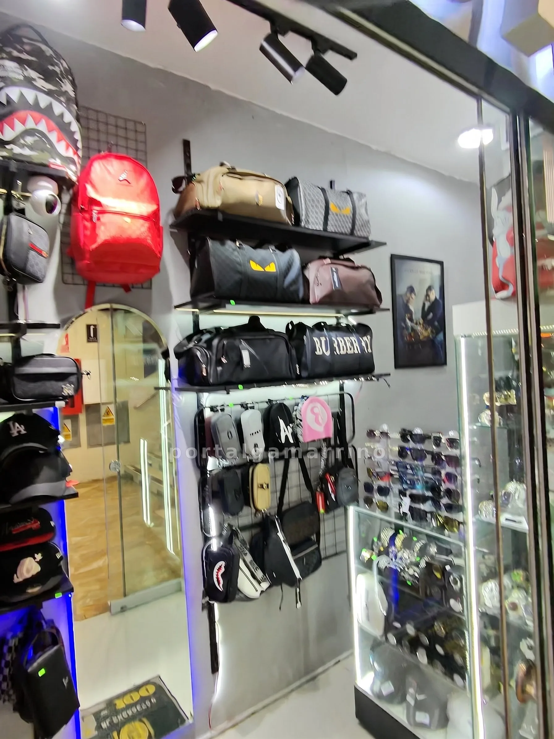 Tienda de Gorras, Mochilas y Accesorios · Accesorios · Gorras y Mochilas — foto 3