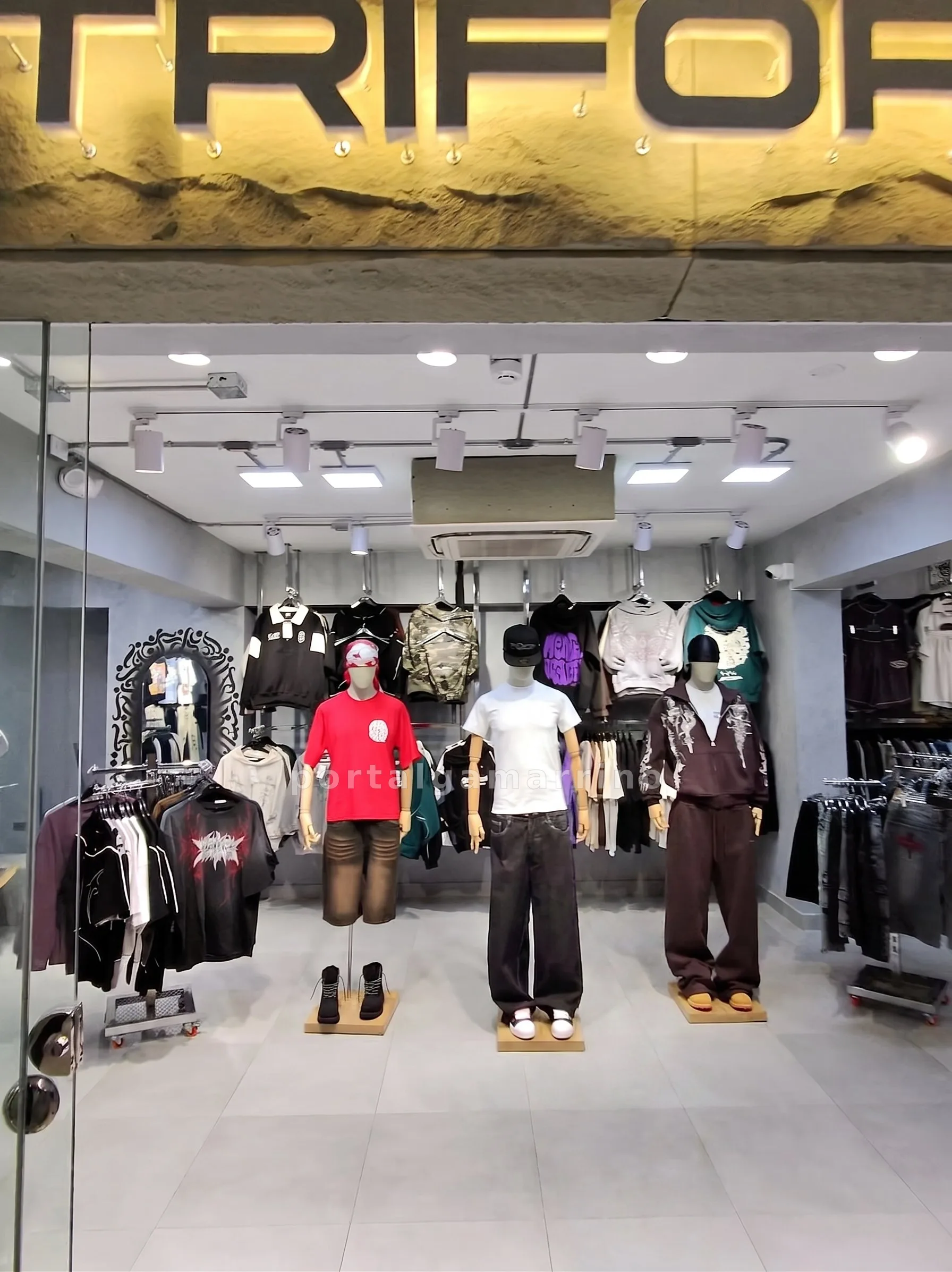 Tienda de Ropa Urbana Unisex · Ropa y Moda · Ropa para Hombre y Mujer — foto 4