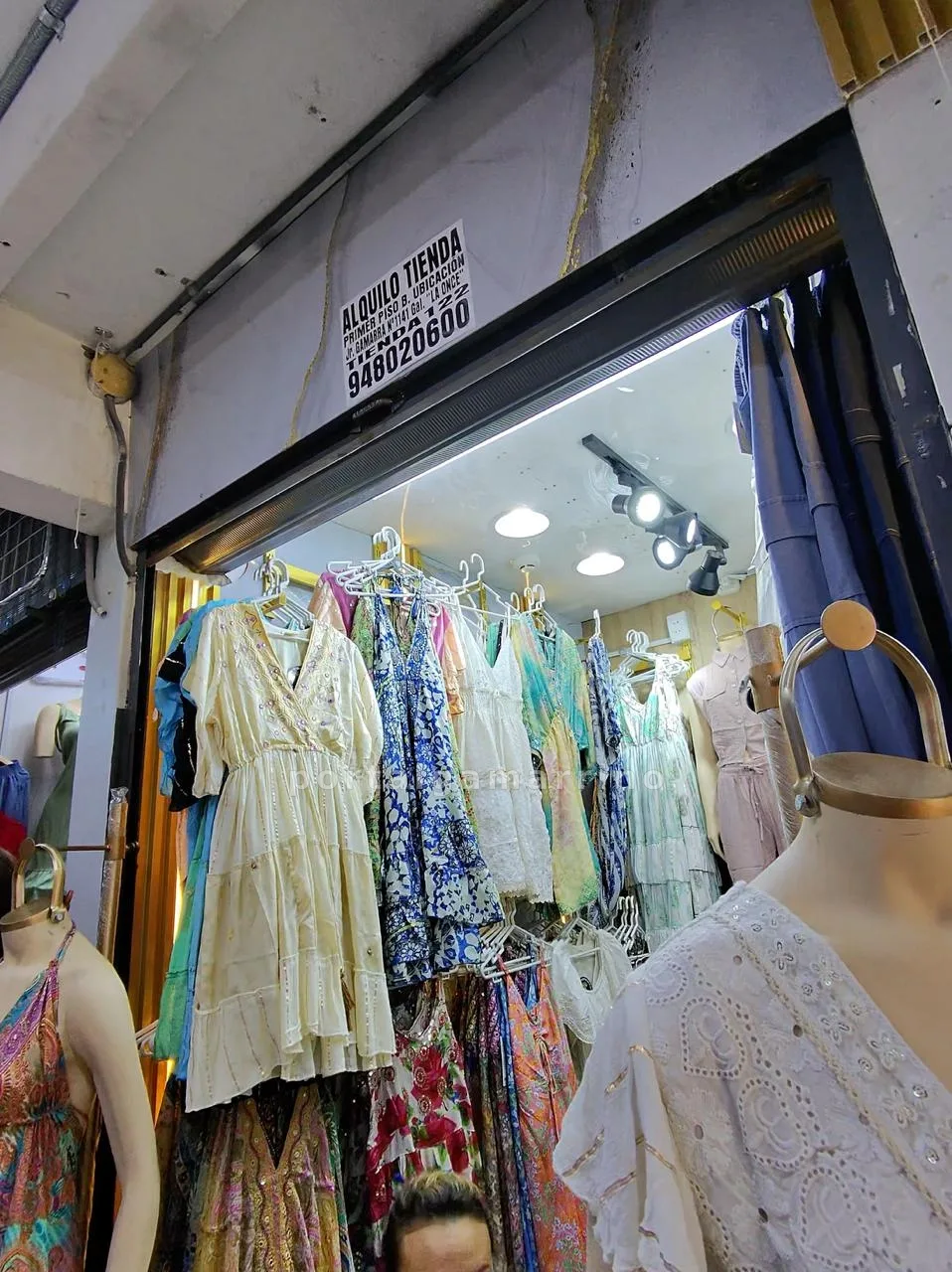 Tienda de Vestidos Frescos  — Galería La Once
