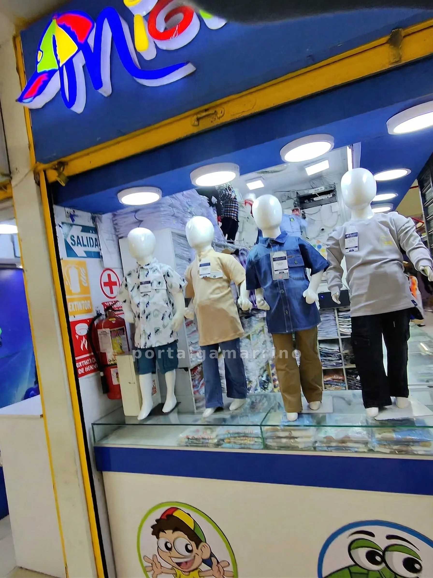 Tienda de ropa infantil y juvenil con camisas, polos y pantalones casuales · Ropa Infantil · Ropa para Niños — foto 1